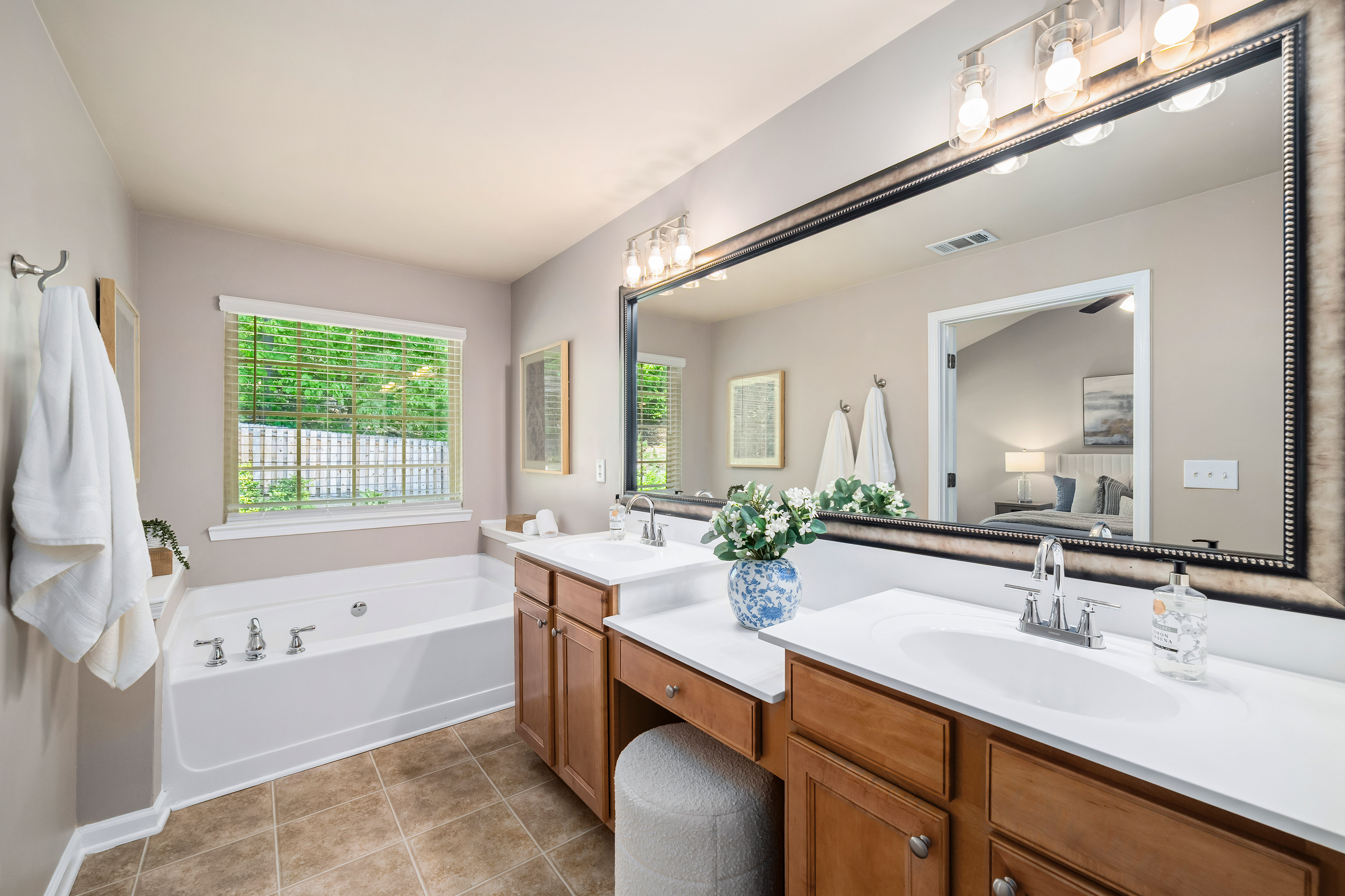  Beautifully Appointed End-Unit Townhome - 物件實景