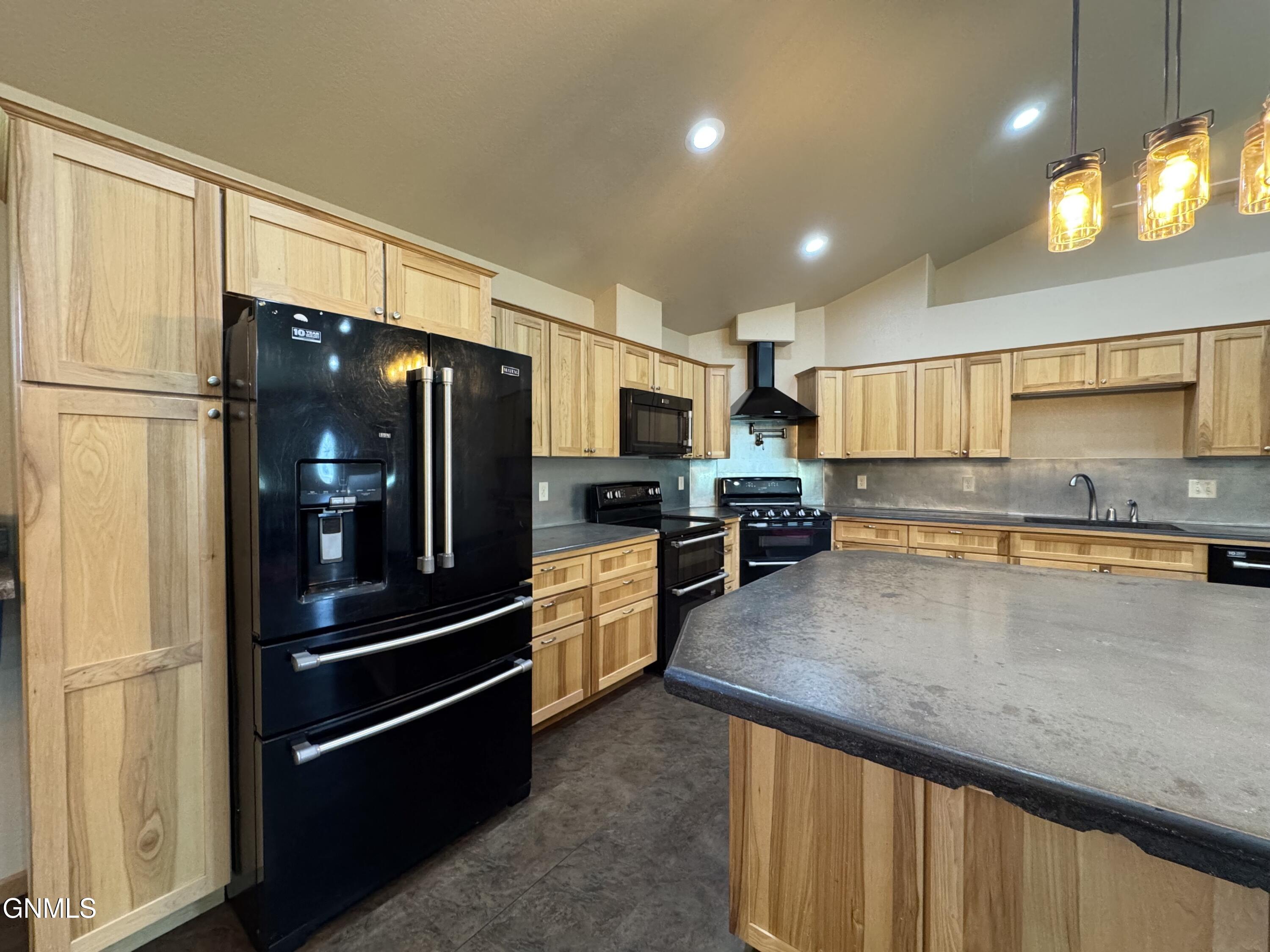 New Salem, North Dakota, 58563, United States, 7 Bedrooms Bedrooms, ,1 BathroomBathrooms,Residential,For Sale,1904775