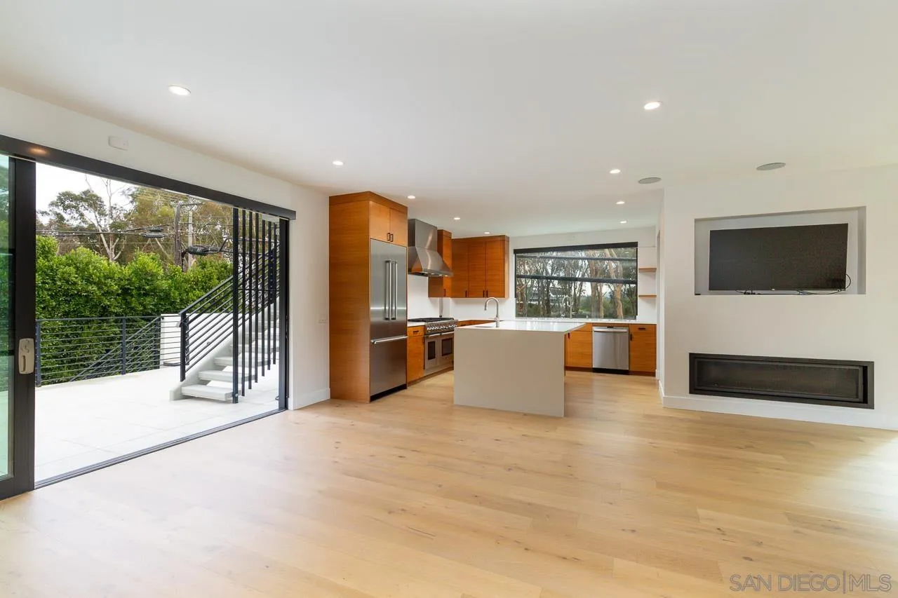 La Jolla, California, 92037, United States, 4 Bedrooms Bedrooms, ,3 BathroomsBathrooms,Residential,For Sale,1992074