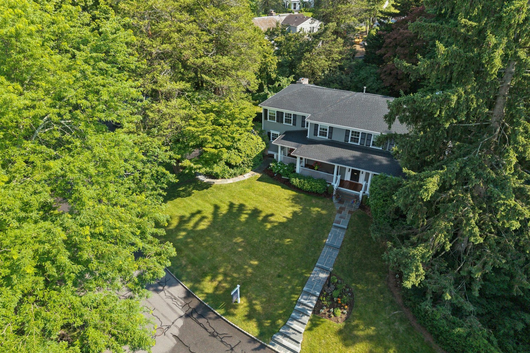  ?Cross Gates? Exceptional Colonial Set on a Beautifully Landscaped Property - 物件實景
