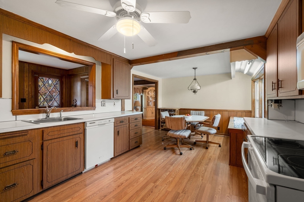 Norwood, Massachusetts, 02062, United States, 3 Bedrooms Bedrooms, ,2 BathroomsBathrooms,Residential,For Sale,1991969