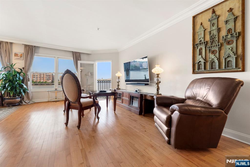 Edgewater, New Jersey, 07020, United States, 2 Bedrooms Bedrooms, ,2 BathroomsBathrooms,Residential,For Sale,1934539