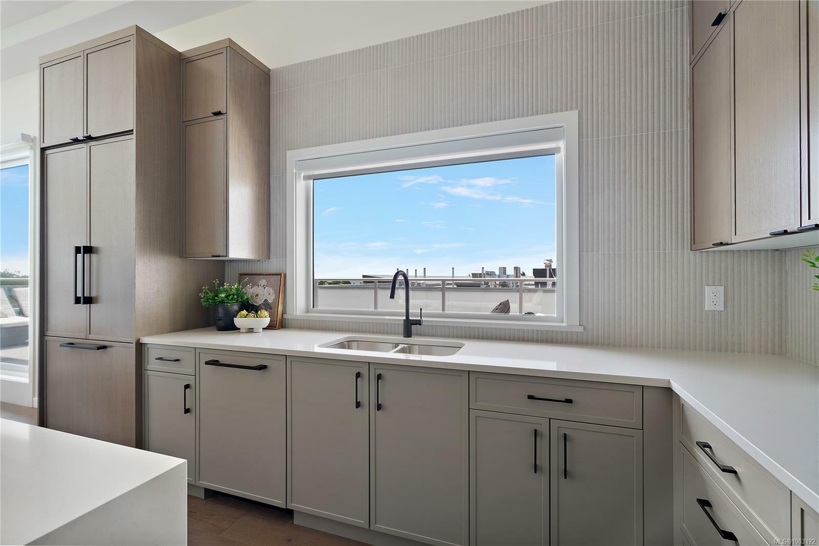 ESQUIMALT, British Columbia, V9A 6A1, CA, 2 Bedrooms Bedrooms, ,Residential,For Sale,1874796