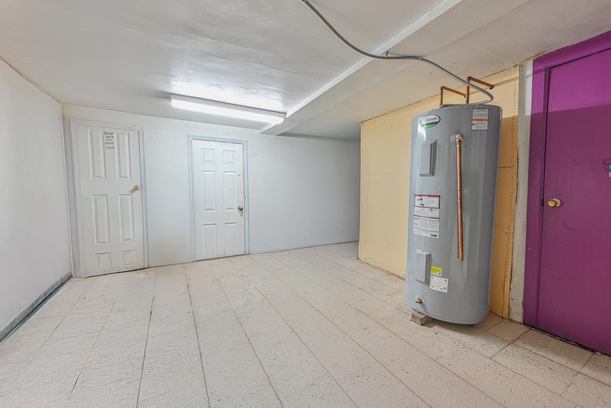Astoria, New York, 11102, United States, 5 Bedrooms Bedrooms, ,2 BathroomsBathrooms,Residential,For Sale,1895172