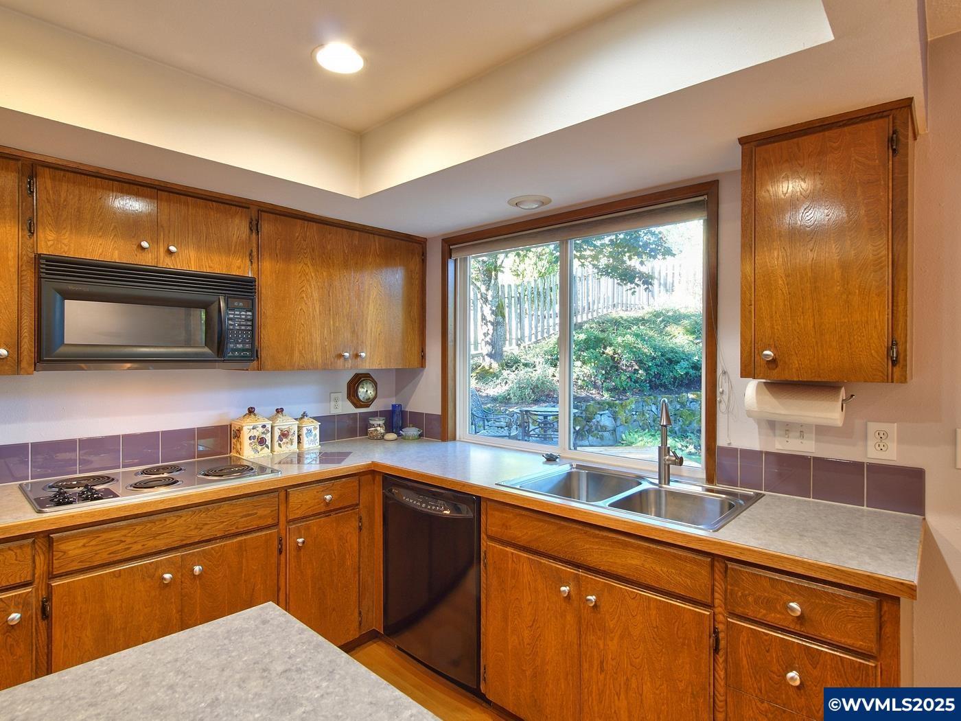 Portland, Oregon, 97229, United States, 4 Bedrooms Bedrooms, ,3 BathroomsBathrooms,Residential,For Sale,1958422