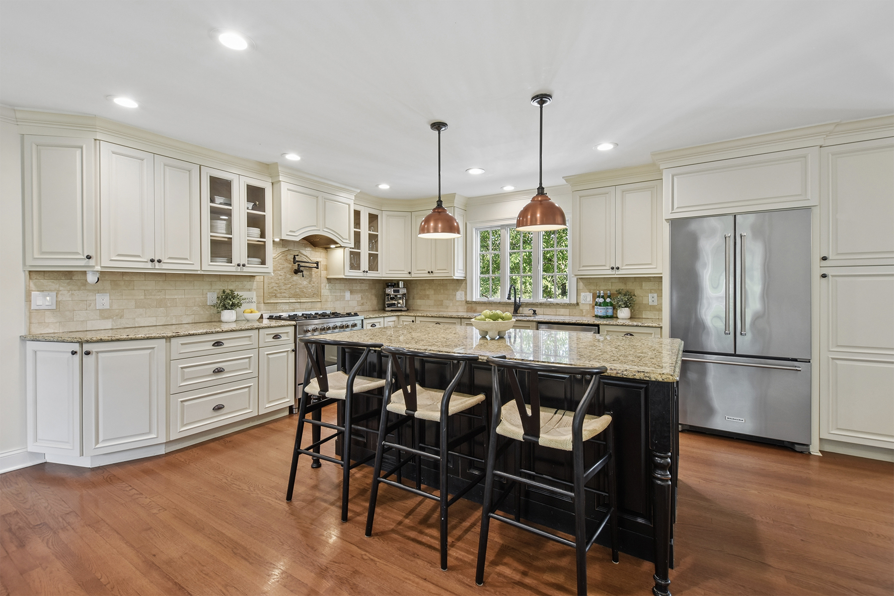  Immaculate Custom Colonial Located on a Traditional Country Setting - 物件實景