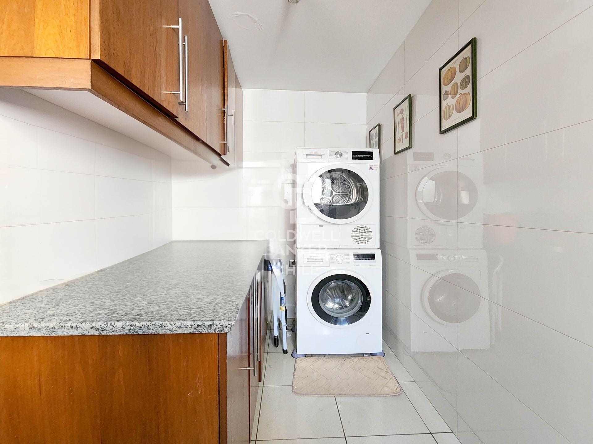 Vitacura, Chile, 3 Bedrooms Bedrooms, ,4 BathroomsBathrooms,Residential,For Sale,1867127