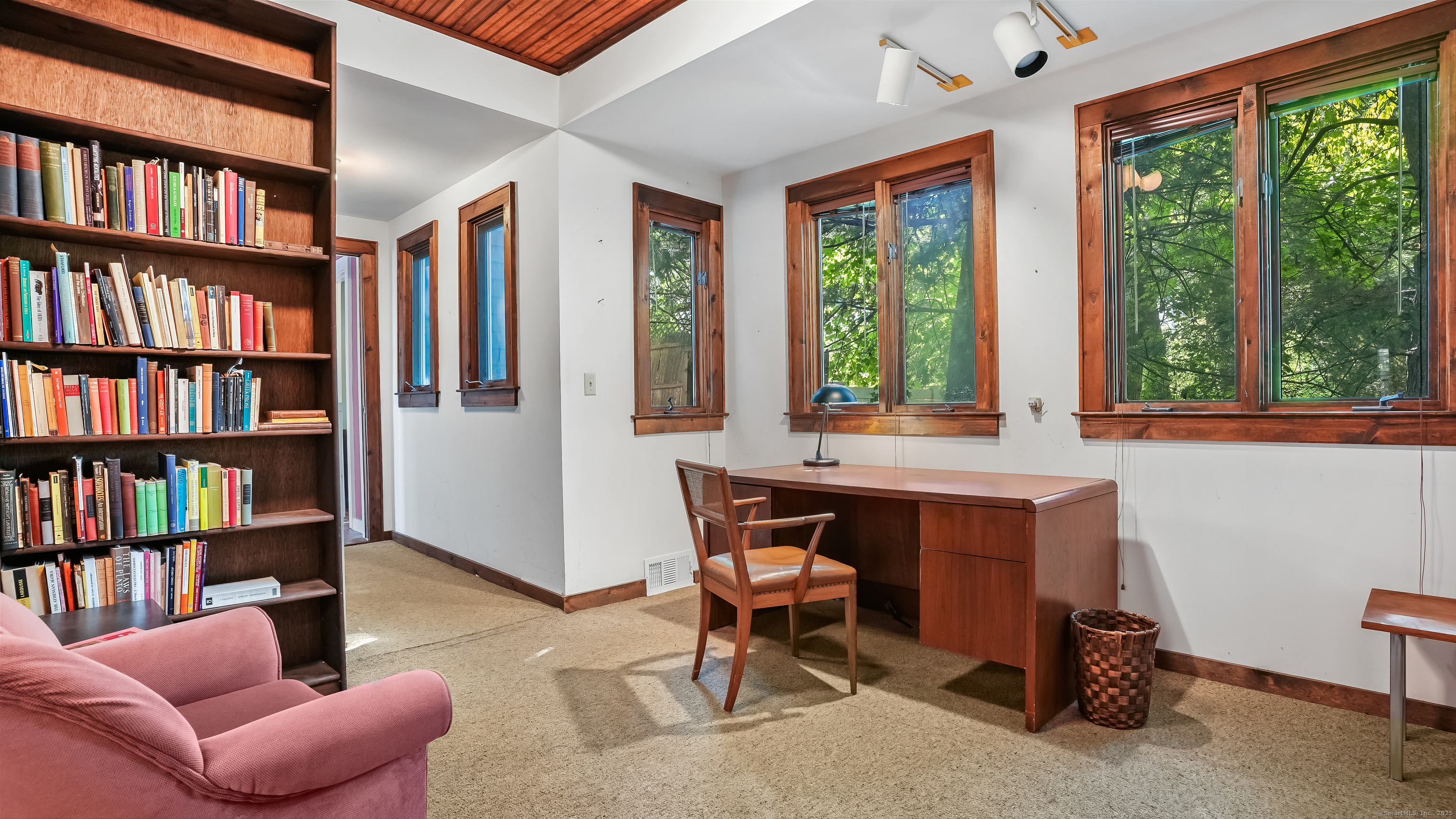 Hamden, Connecticut, 06517, United States, 4 Bedrooms Bedrooms, ,3 BathroomsBathrooms,Residential,For Sale,1917035