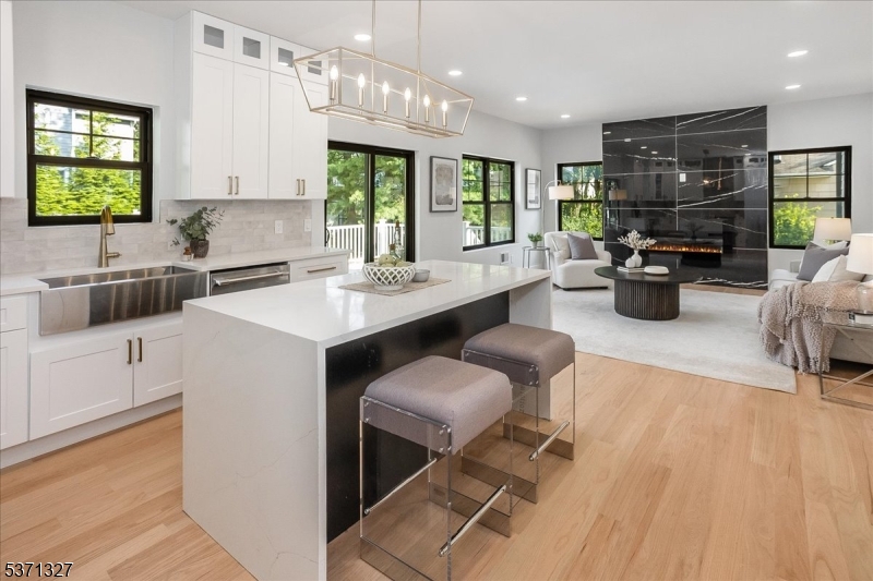 Chatham Boro, New Jersey, 07928, United States, 5 Bedrooms Bedrooms, ,6 BathroomsBathrooms,Residential,For Sale,2002999