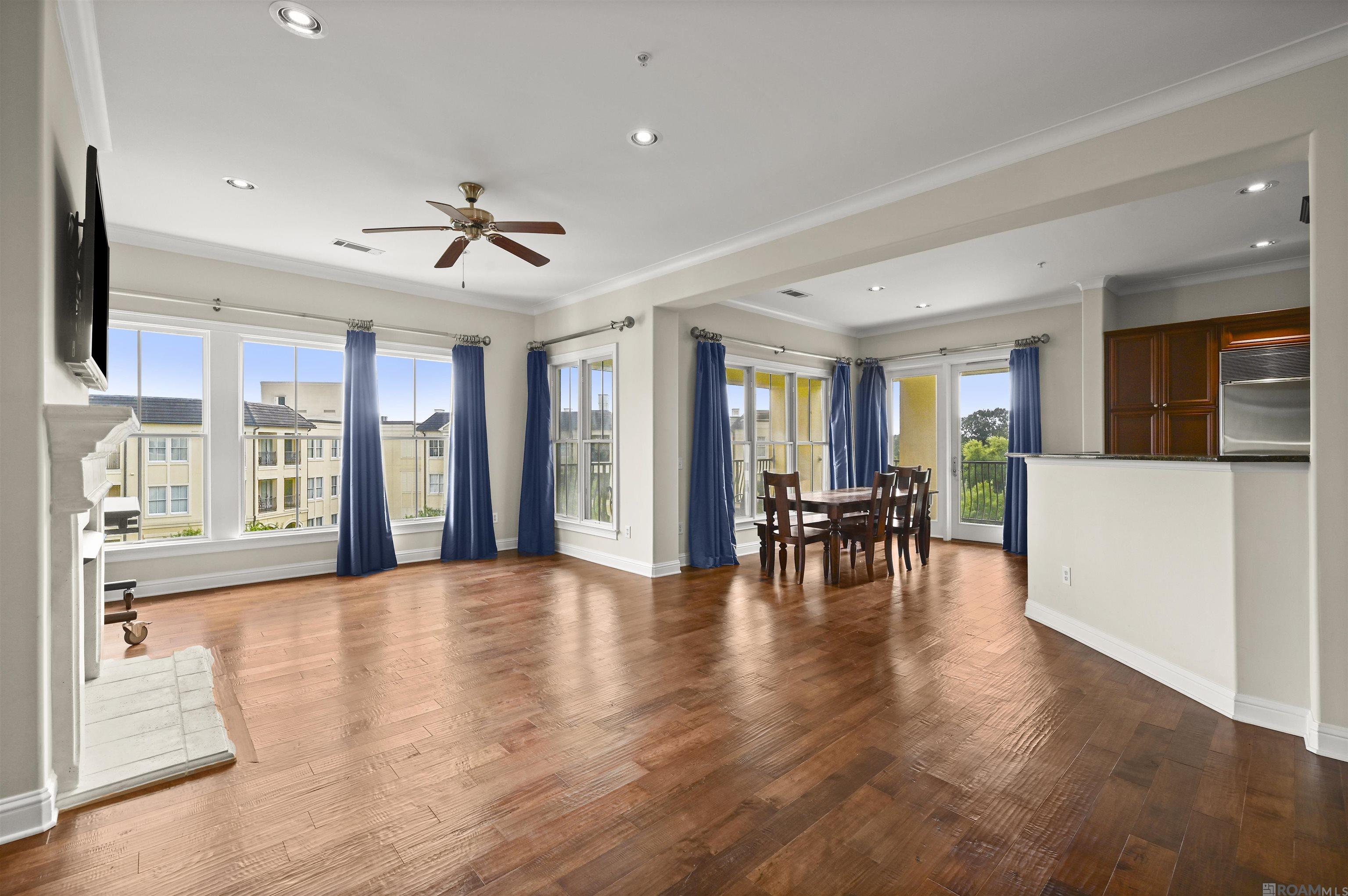 Baton Rouge, Louisiana, 70808, United States, 3 Bedrooms Bedrooms, ,2 BathroomsBathrooms,Residential,For Sale,1980847