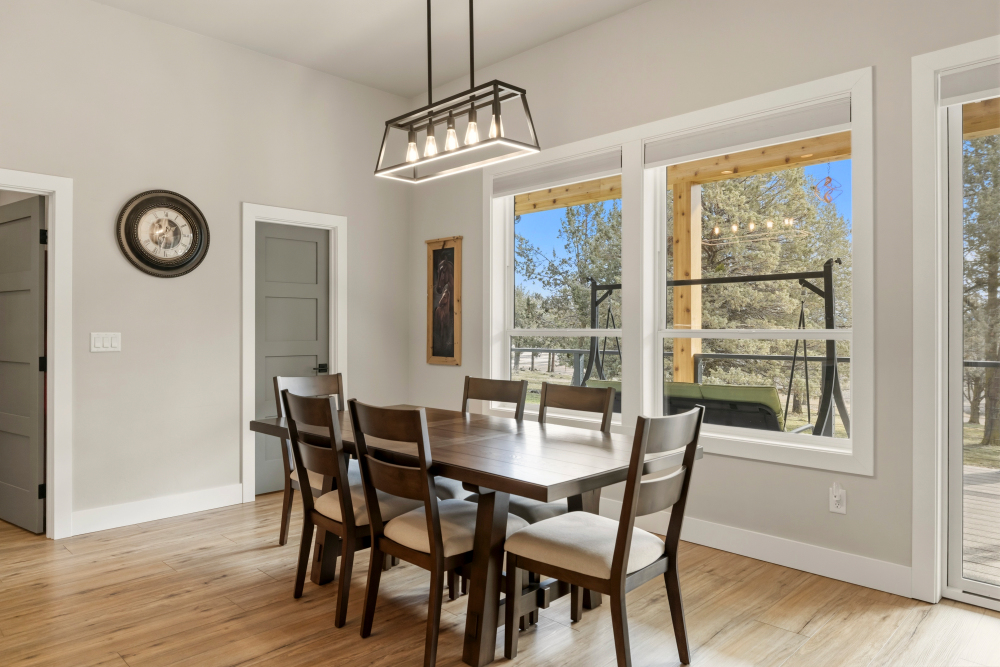 KLAMATH FALLS, Oregon, 97601, United States, 4 Bedrooms Bedrooms, ,3 BathroomsBathrooms,Residential,For Sale,2044065