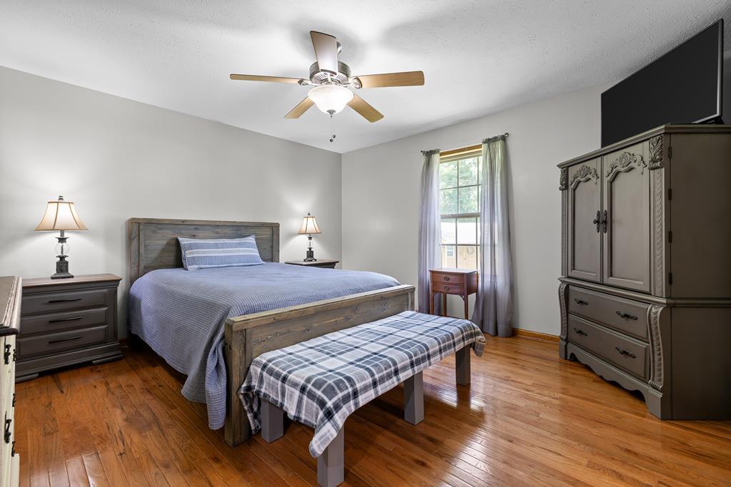 Ringgold, Georgia, 30736, United States, 6 Bedrooms Bedrooms, ,4 BathroomsBathrooms,Residential,For Sale,1927527