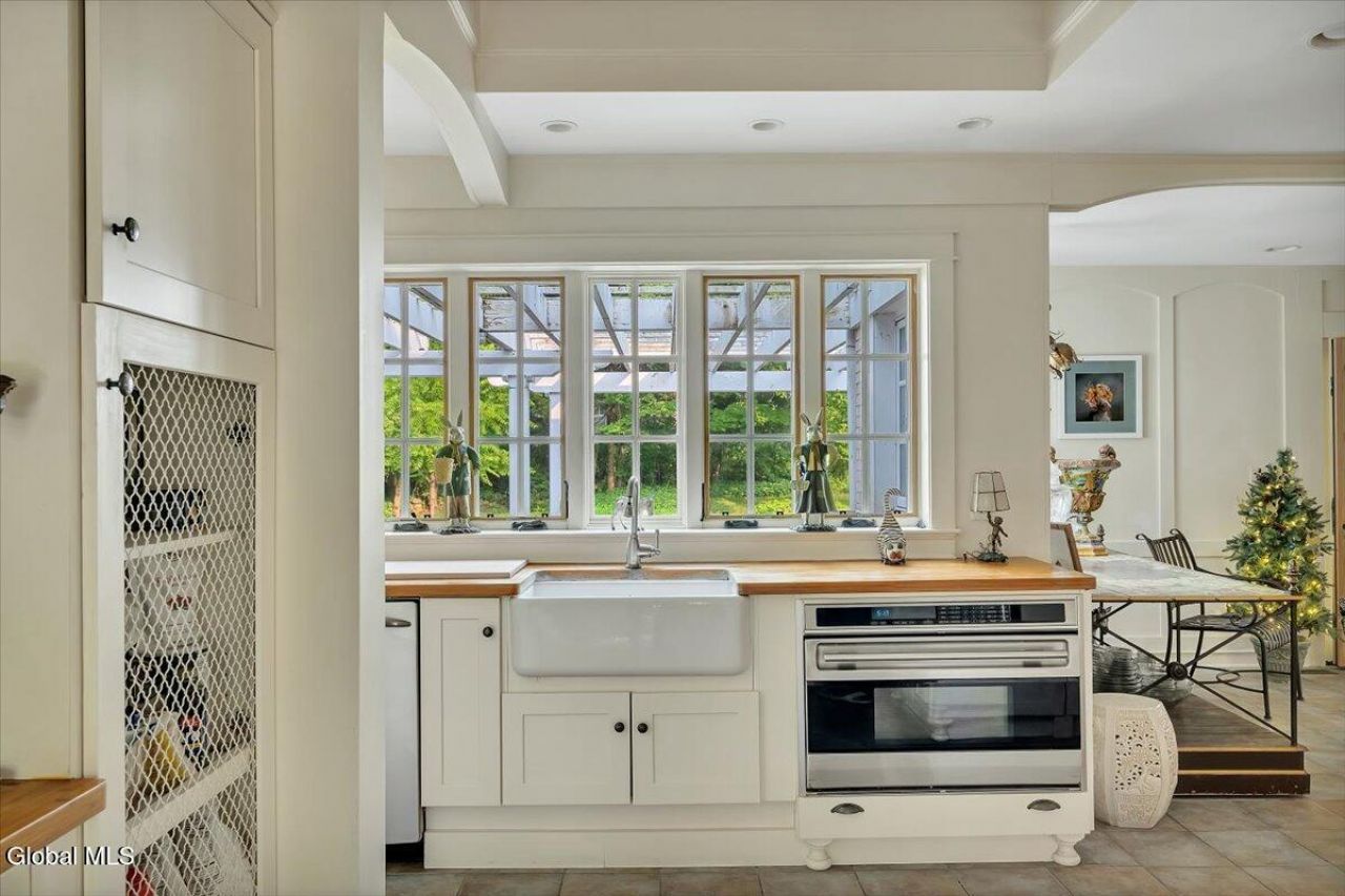 Queensbury, New York, 12804, United States, 4 Bedrooms Bedrooms, ,4 BathroomsBathrooms,Residential,For Sale,2003440