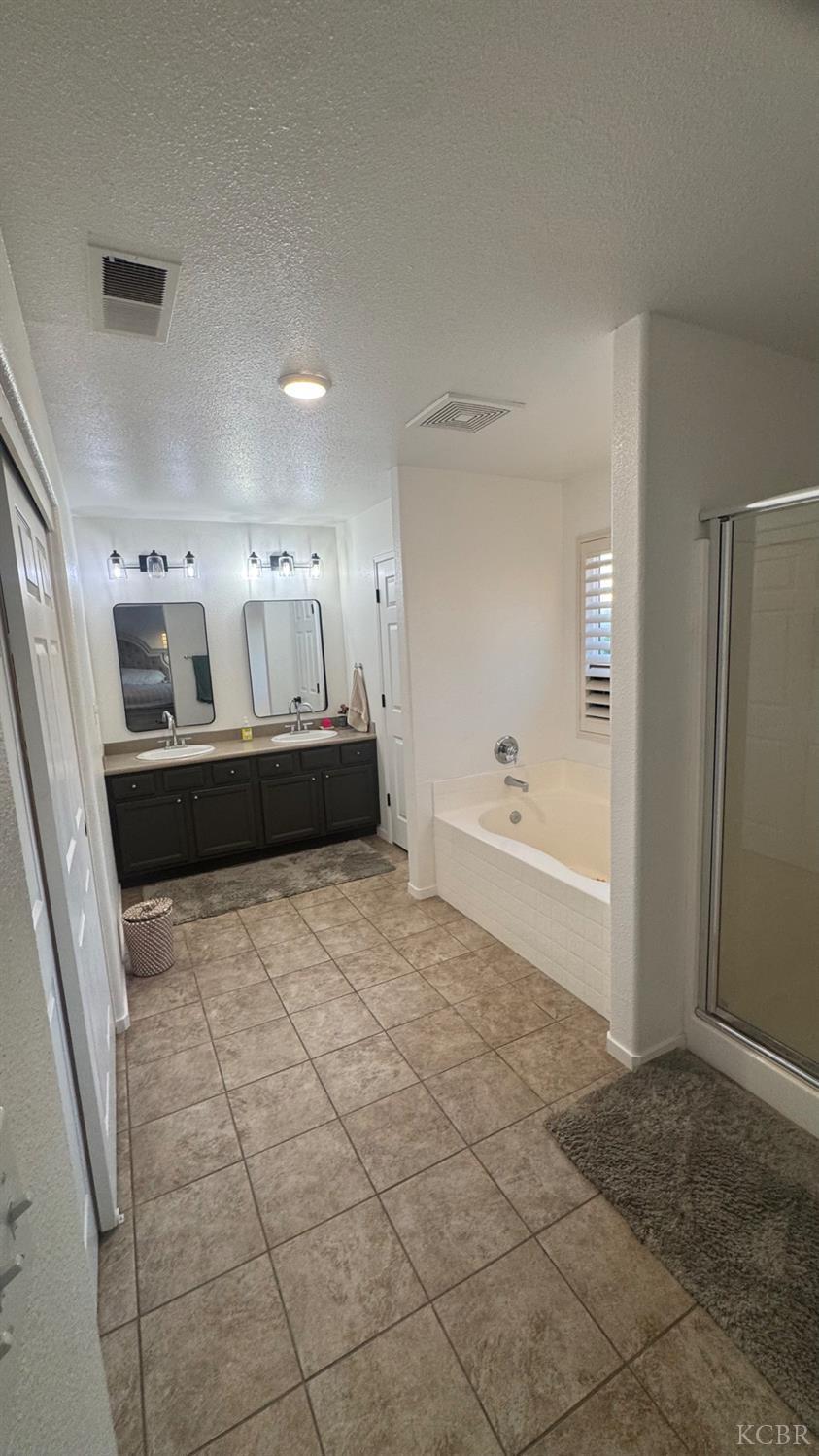 Hanford, California, 93230, United States, 6 Bedrooms Bedrooms, ,3 BathroomsBathrooms,Residential,For Sale,2029630