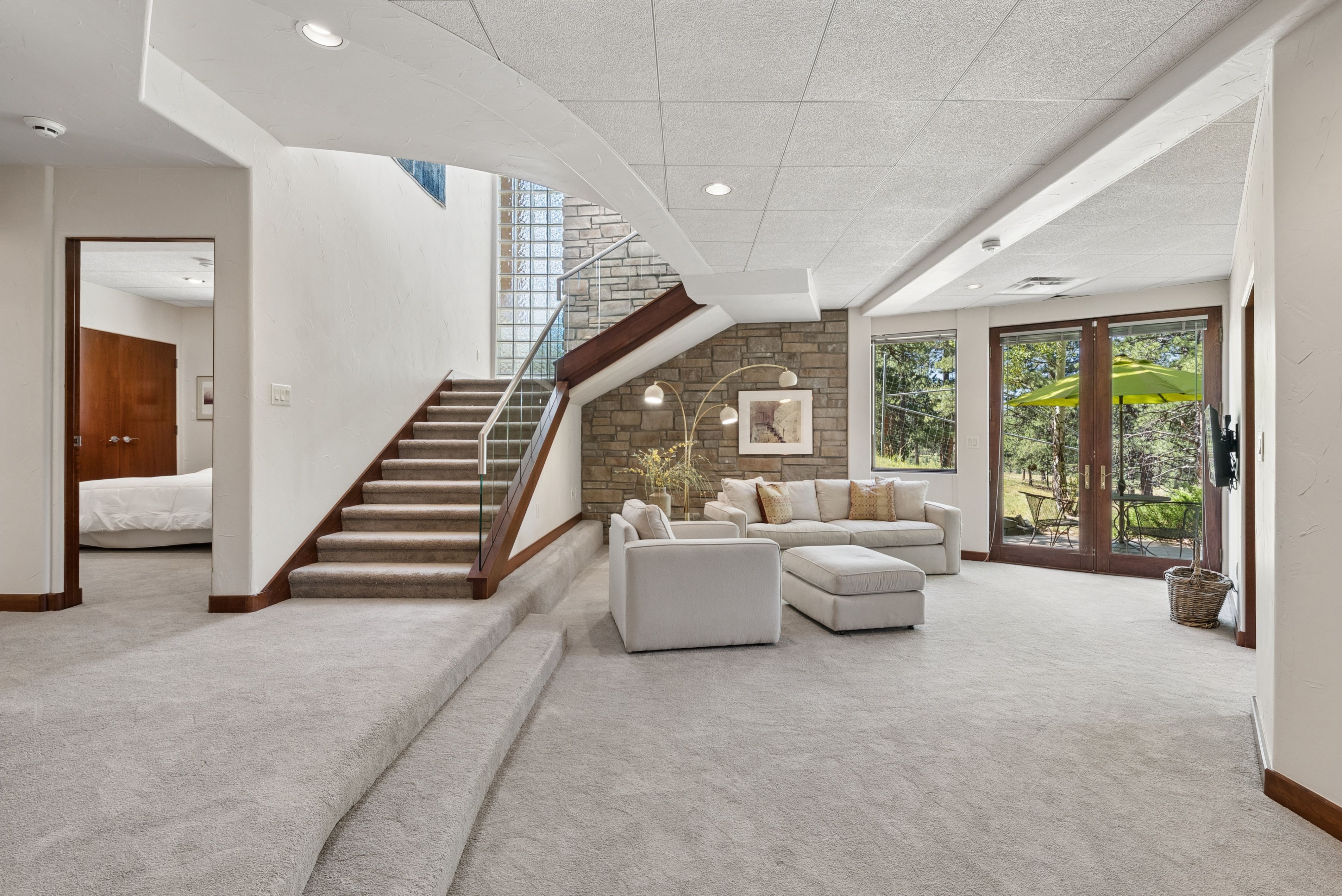  Custom Built on Over Five Acres - 物件實景