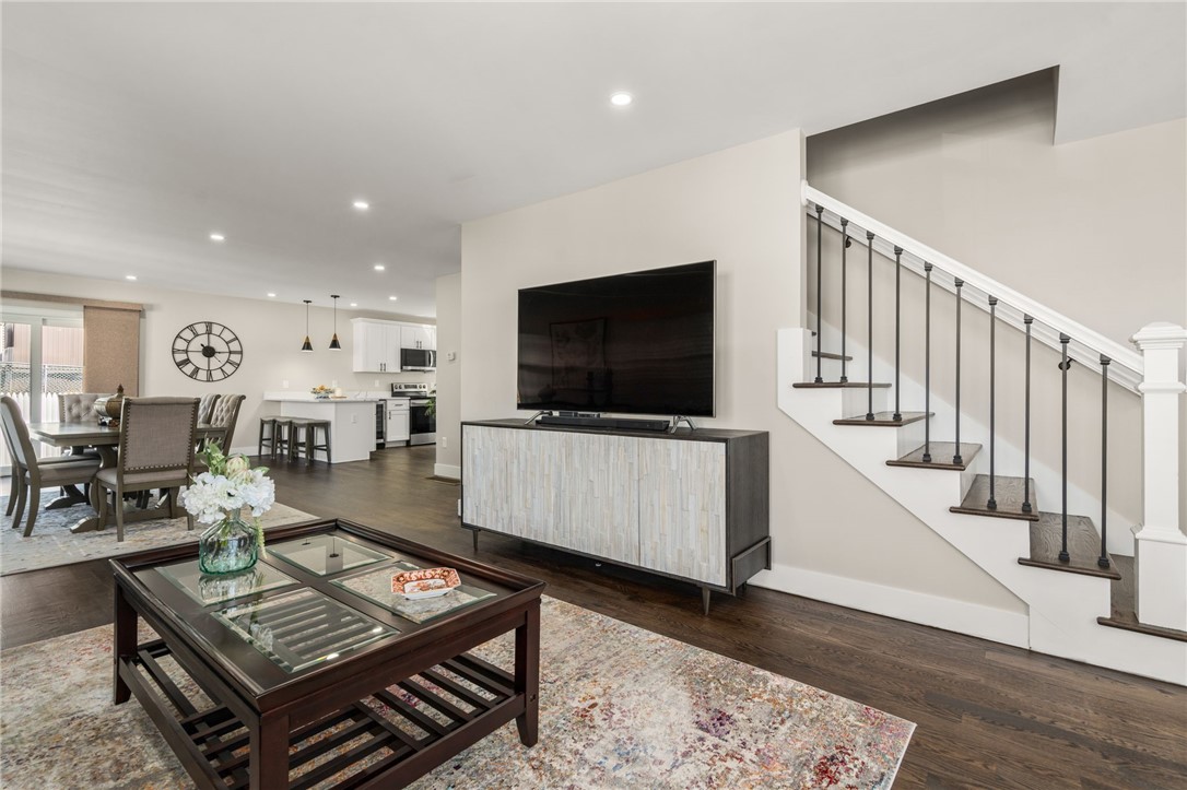 East Providence, Rhode Island, 02914, United States, 4 Bedrooms Bedrooms, ,3 BathroomsBathrooms,Residential,For Sale,1941827