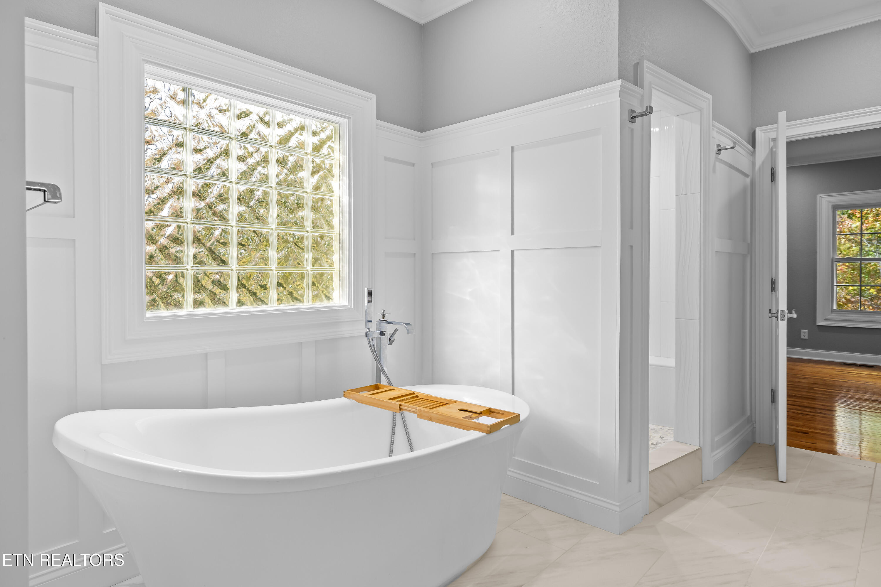 Maryville, Tennessee, 37803, United States, 4 Bedrooms Bedrooms, ,5 BathroomsBathrooms,Residential,For Sale,1984597