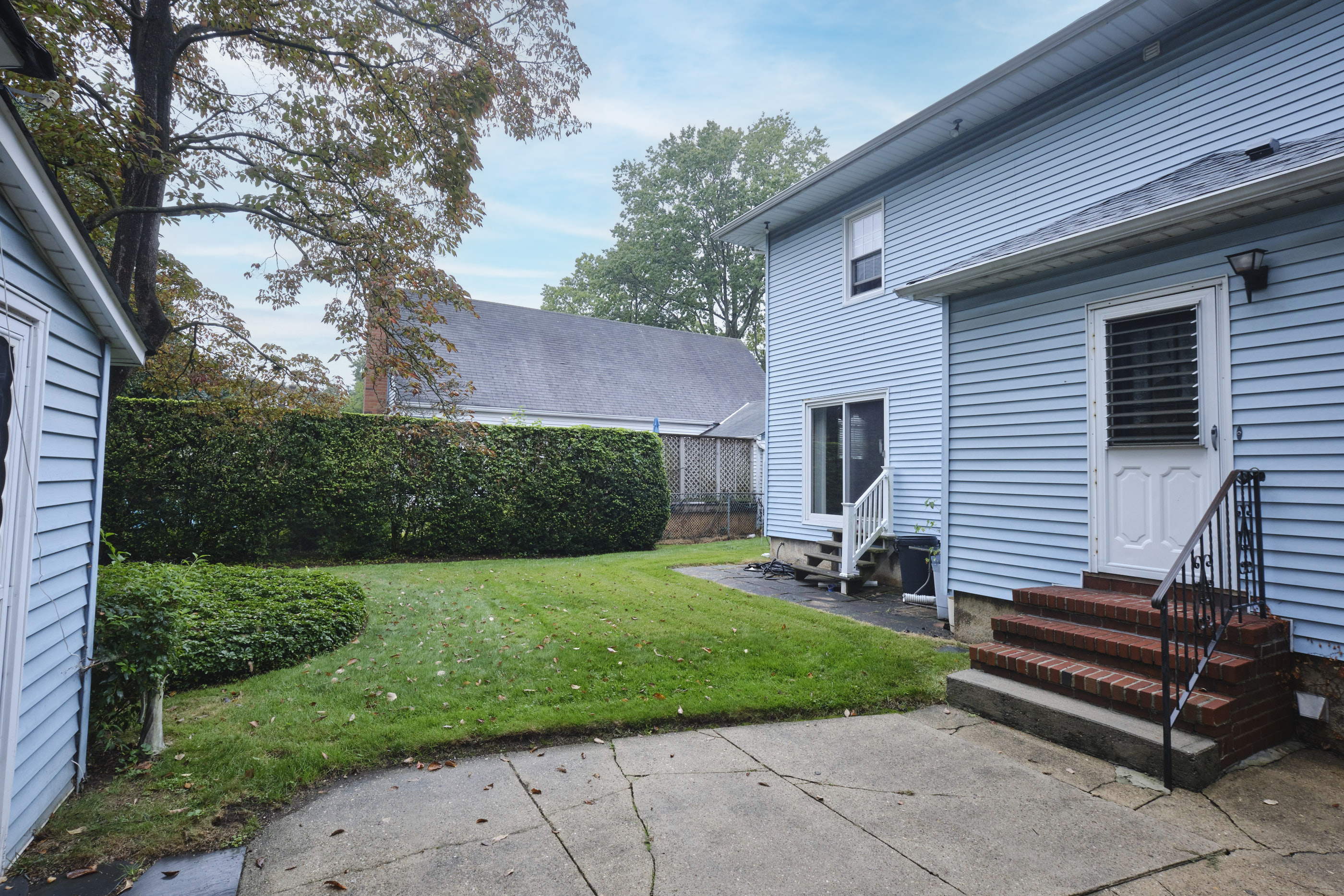 Floral Park, New York, 11001, United States, 3 Bedrooms Bedrooms, ,2 BathroomsBathrooms,Residential,For Sale,1974847