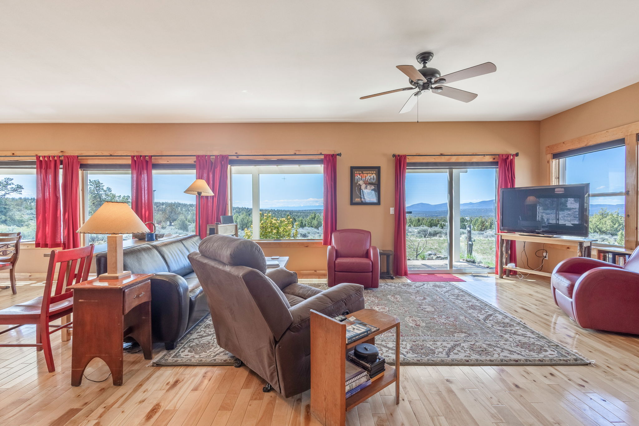 Prineville, Oregon, 97754, United States, 3 Bedrooms Bedrooms, ,3 BathroomsBathrooms,Residential,For Sale,1787892