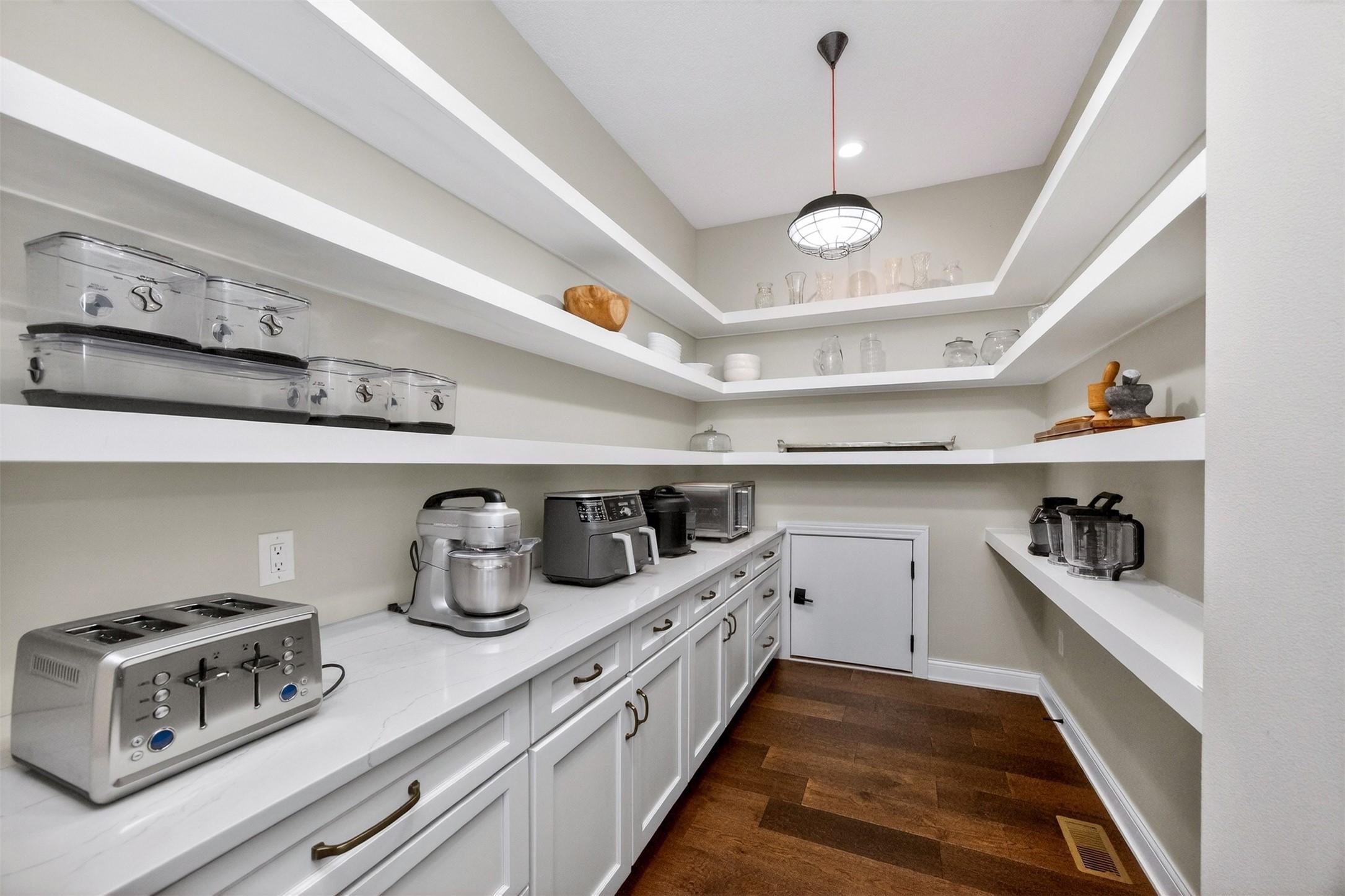 West Des Moines, Iowa, 50265, United States, 6 Bedrooms Bedrooms, ,6 BathroomsBathrooms,Residential,For Sale,2023219
