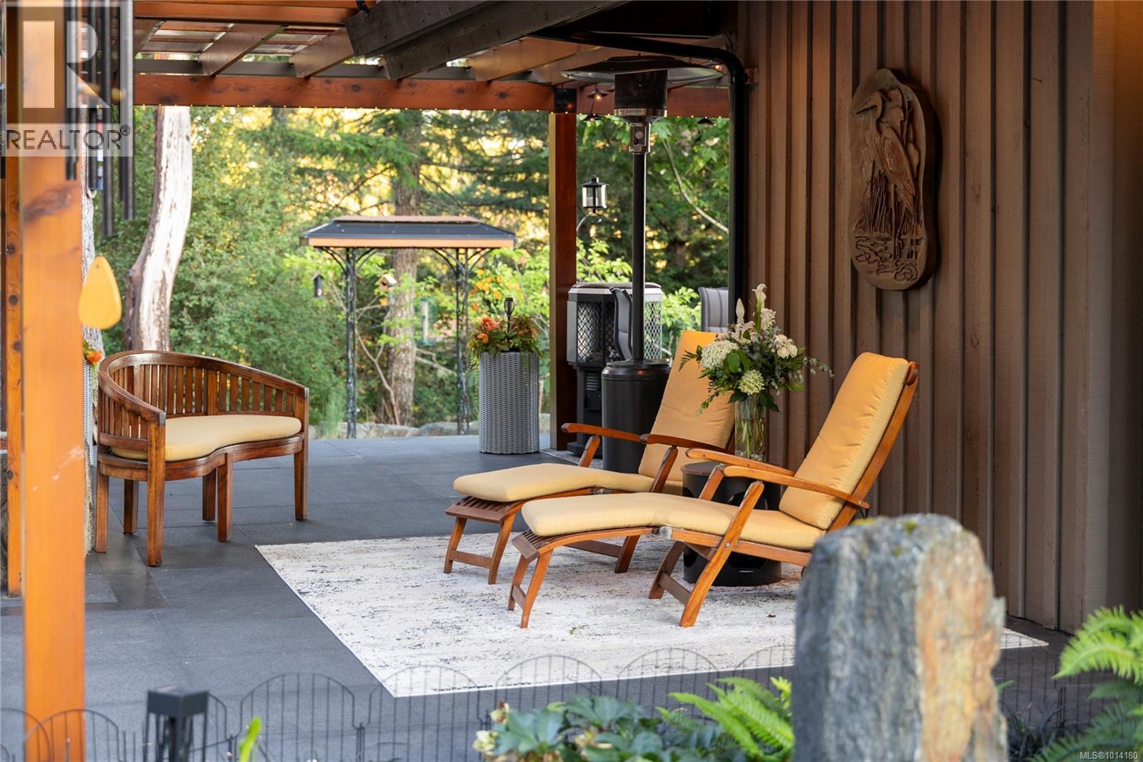 CENTRAL SAANICH, British Columbia, V8M 1S2, CA, 3 Bedrooms Bedrooms, ,4 BathroomsBathrooms,Residential,For Sale,1947352