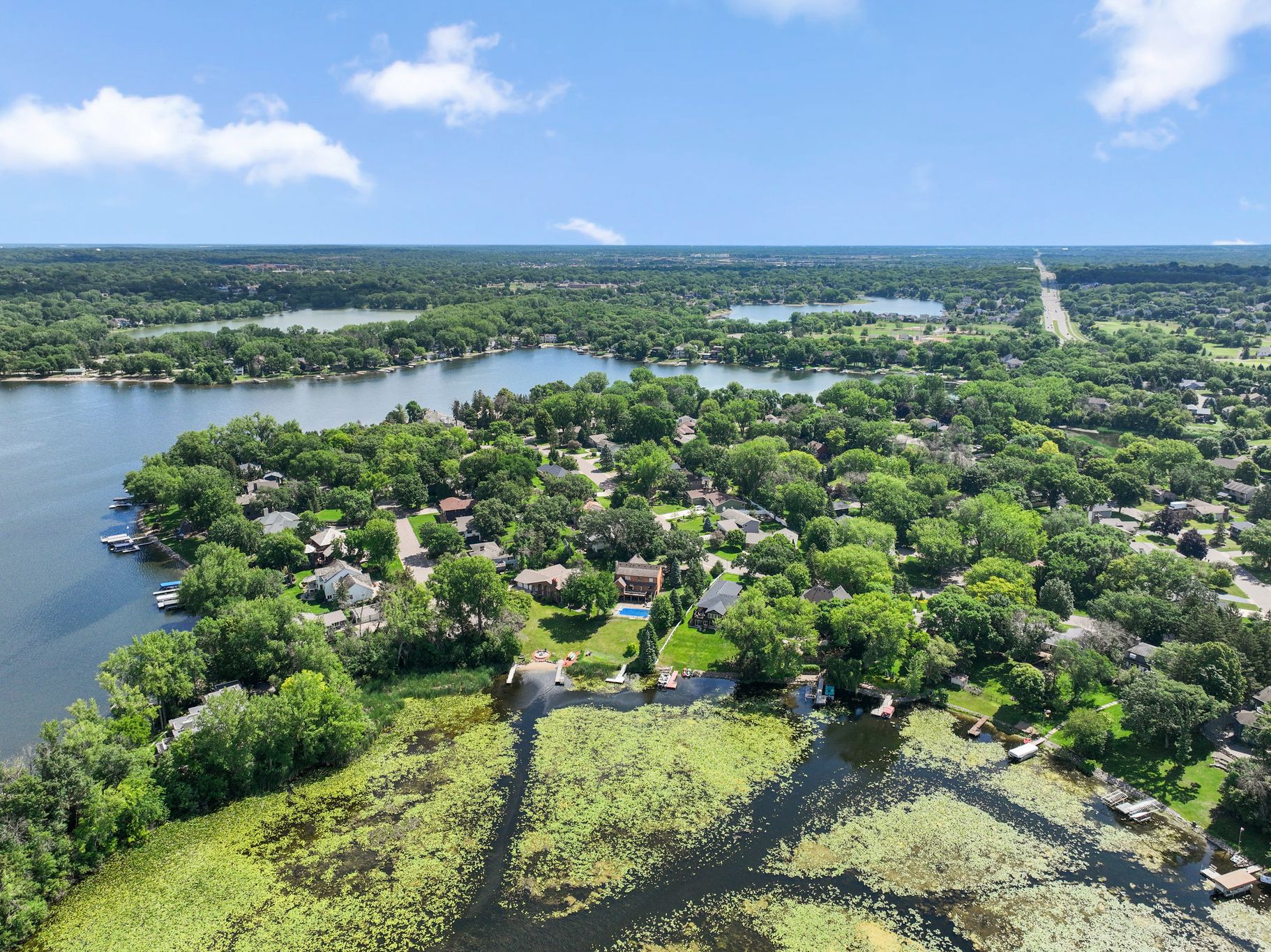  Exceptional Crystal Lake Retreat with Expansive Lakefront Living - 物件實景