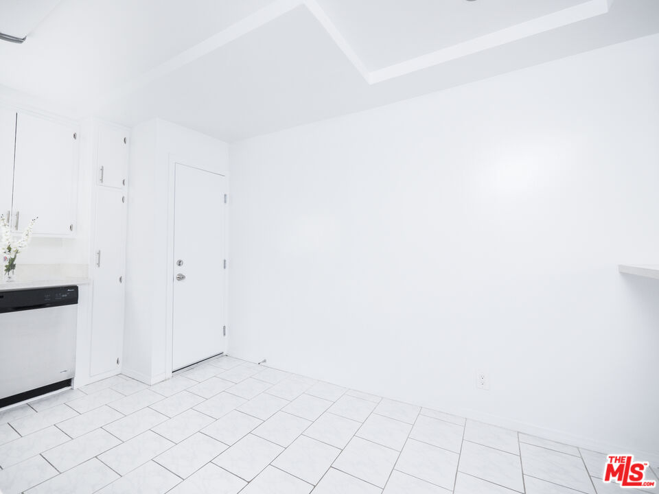 Los Angeles, California, 90066, United States, 4 Bedrooms Bedrooms, ,Residential,For Sale,1705124