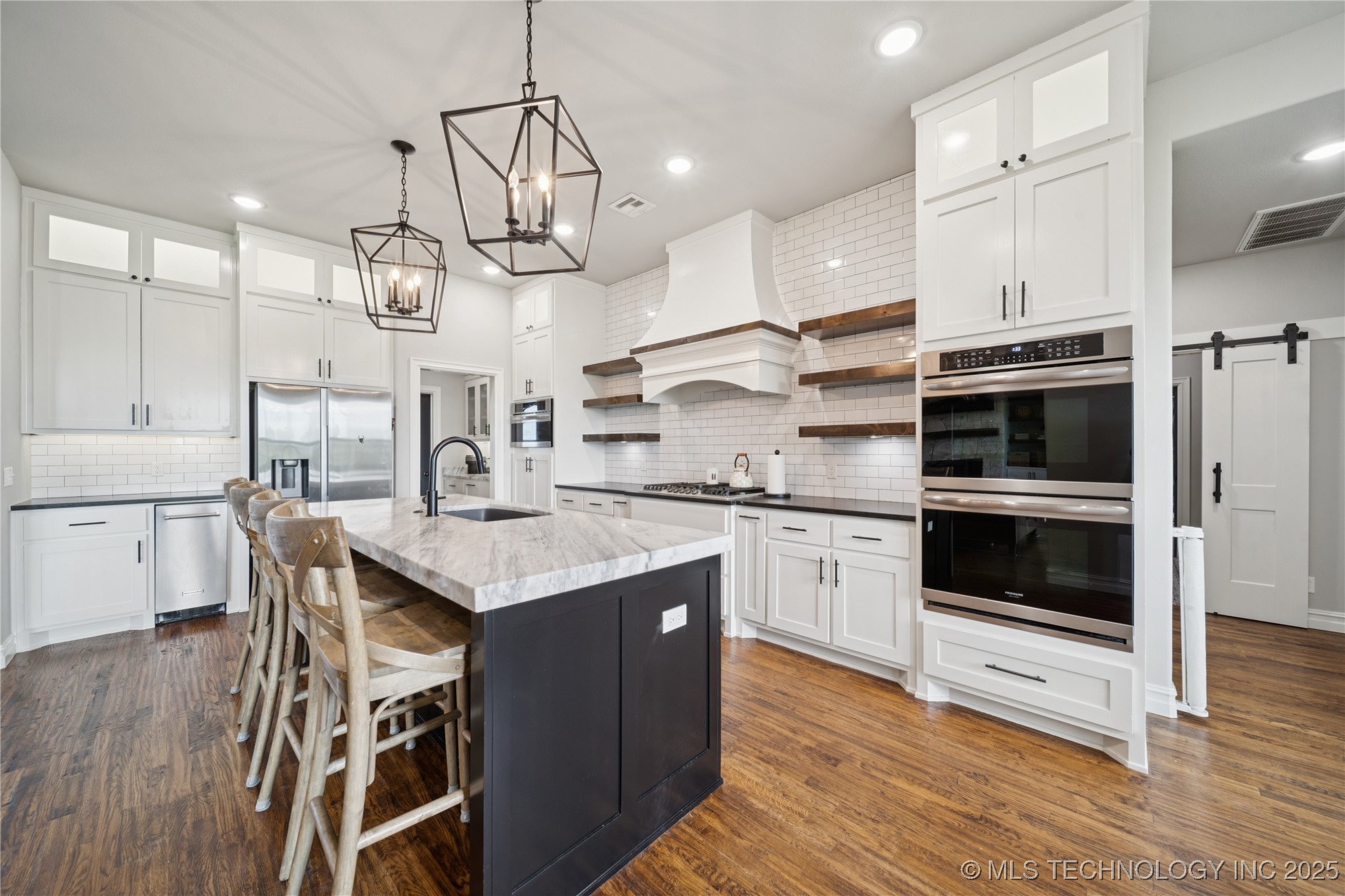 Pryor, Oklahoma, 74361, United States, 4 Bedrooms Bedrooms, ,4 BathroomsBathrooms,Residential,For Sale,1916724