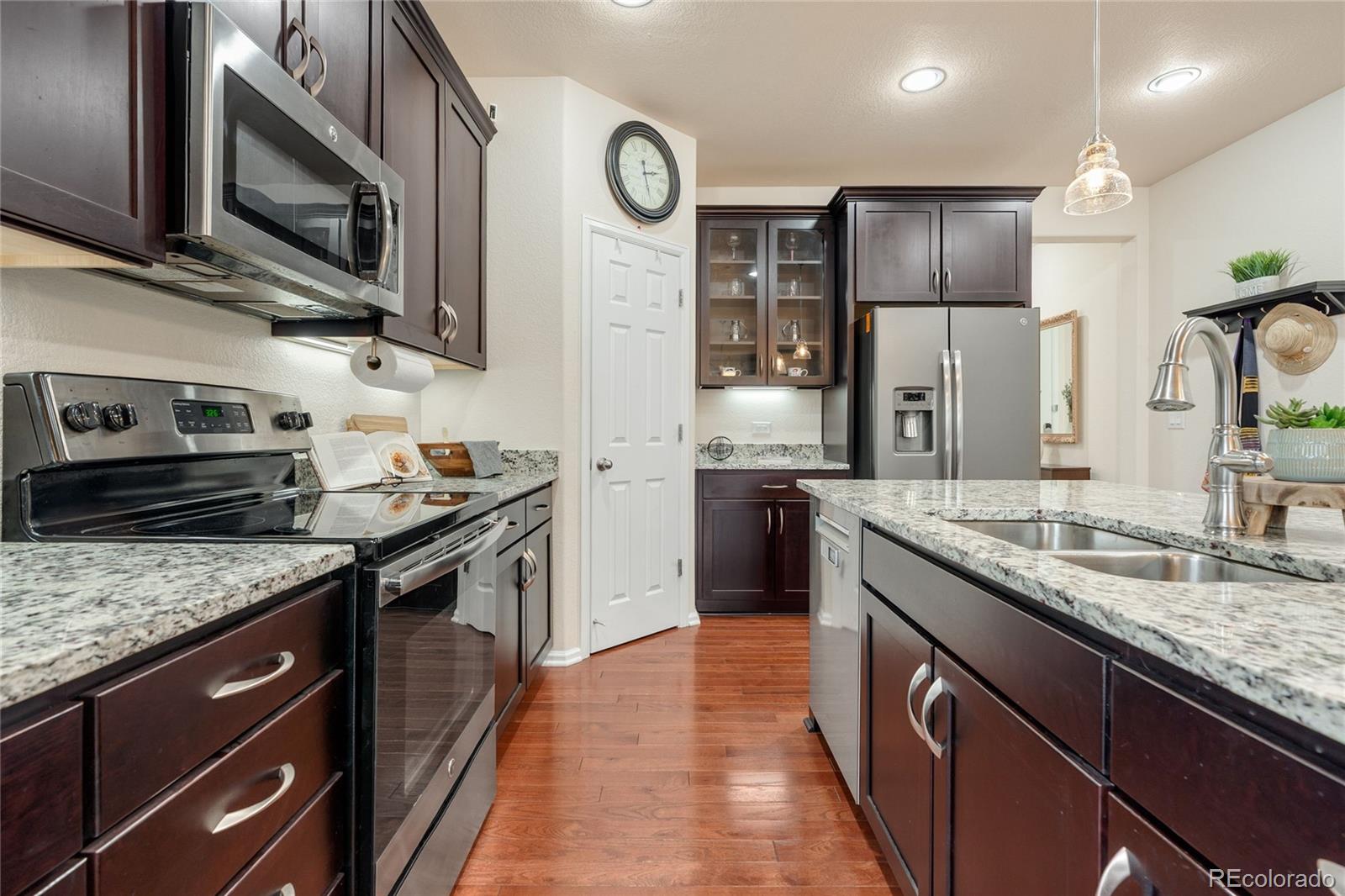 Castle Rock, Colorado, 80108, United States, 4 Bedrooms Bedrooms, ,3 BathroomsBathrooms,Residential,For Sale,1906915