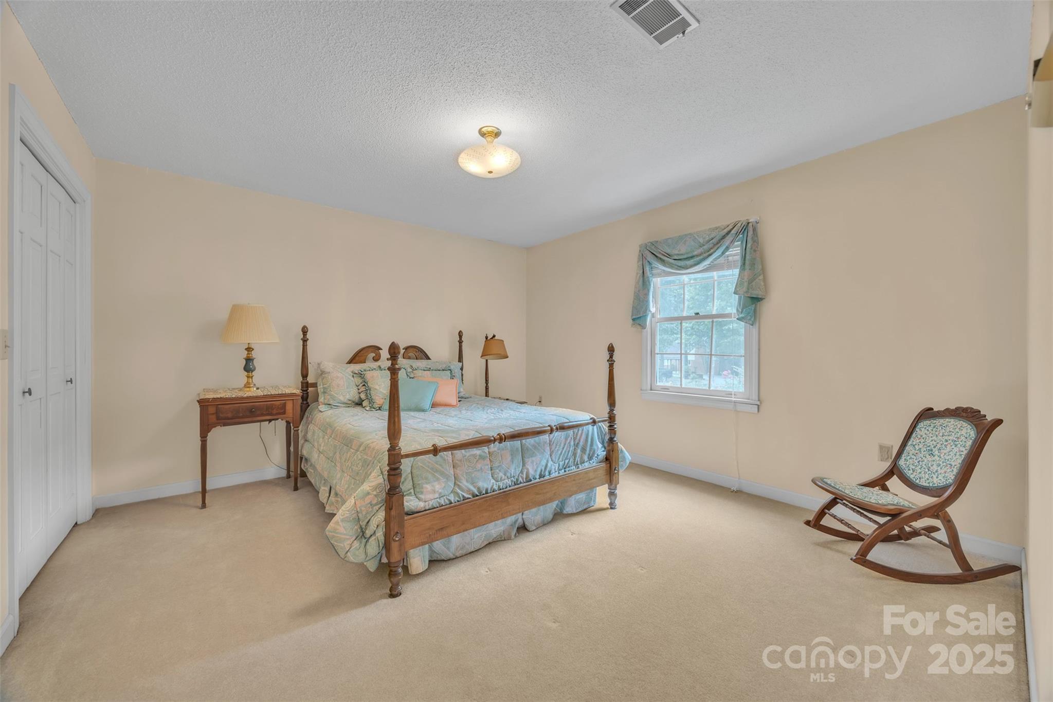 Hickory, North Carolina, 28601, United States, 5 Bedrooms Bedrooms, ,5 BathroomsBathrooms,Residential,For Sale,1941000