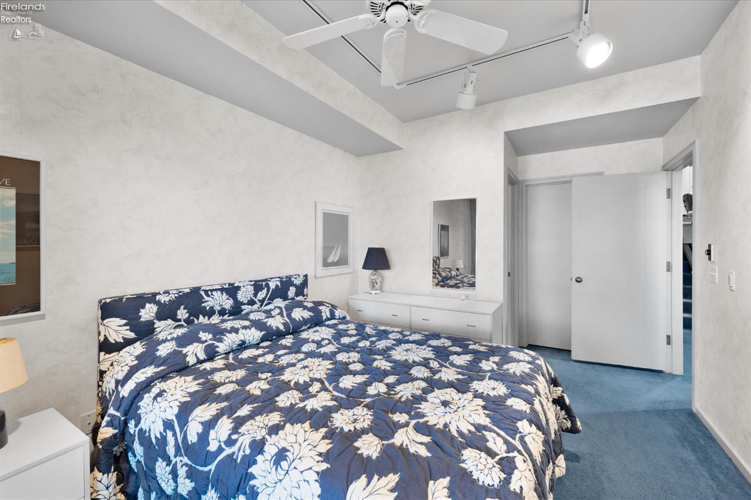 Port Clinton, Ohio, 43452, United States, 2 Bedrooms Bedrooms, ,3 BathroomsBathrooms,Residential,For Sale,1982032