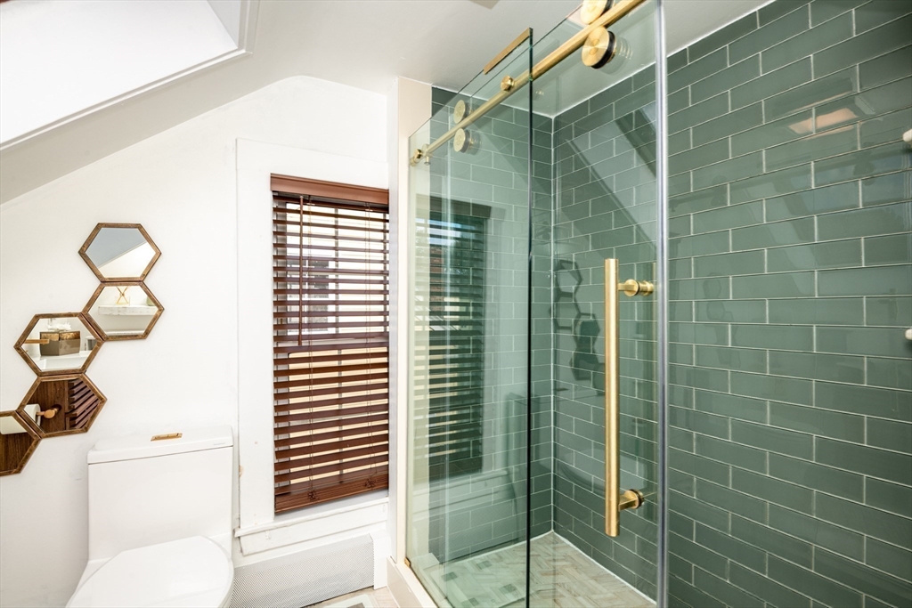 Salem, Massachusetts, 01970, United States, 3 Bedrooms Bedrooms, ,2 BathroomsBathrooms,Residential,For Sale,1990953