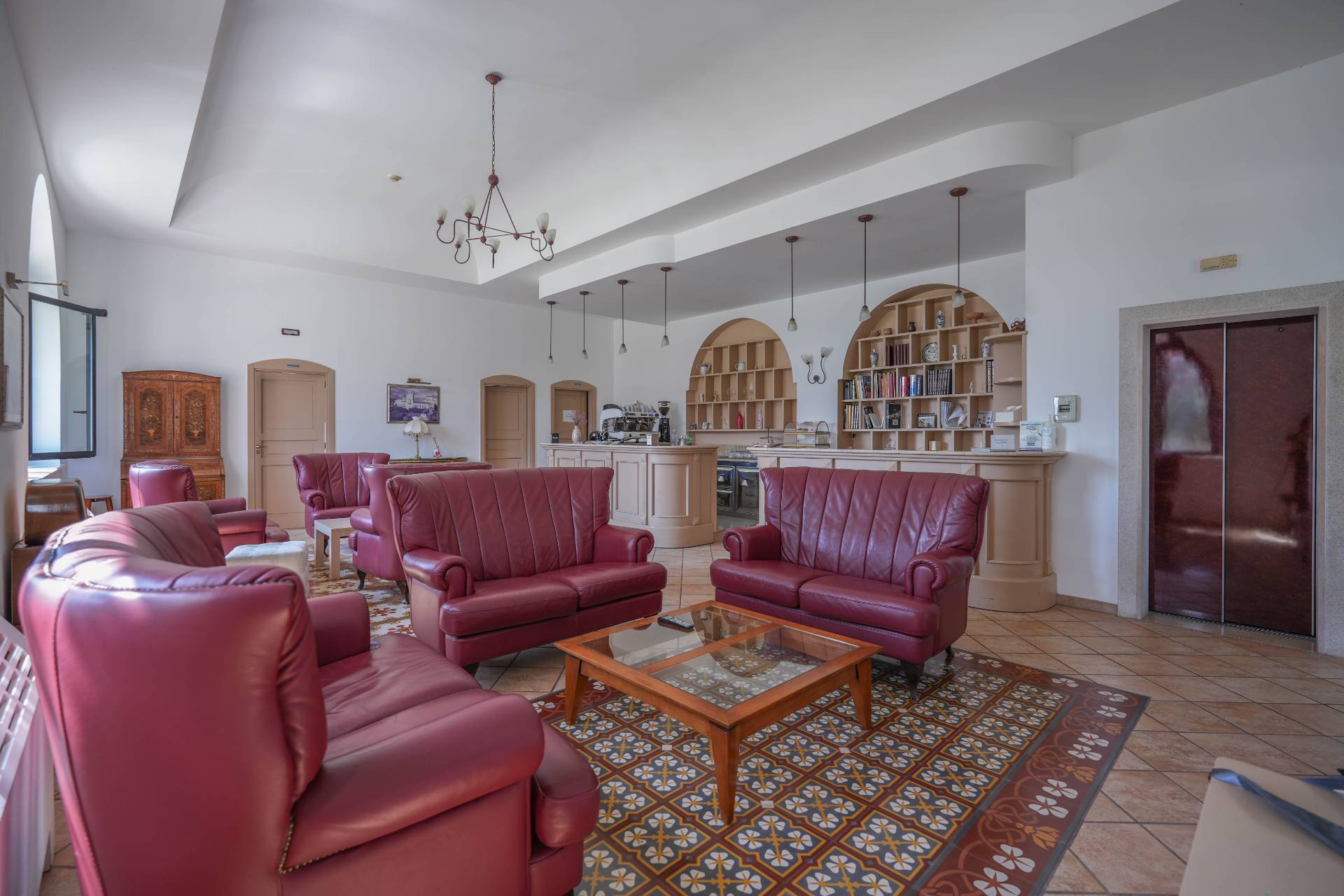 Altamura, Bari, 70022, IT, 21 Bedrooms Bedrooms, ,24 BathroomsBathrooms,Residential,For Sale,1947459