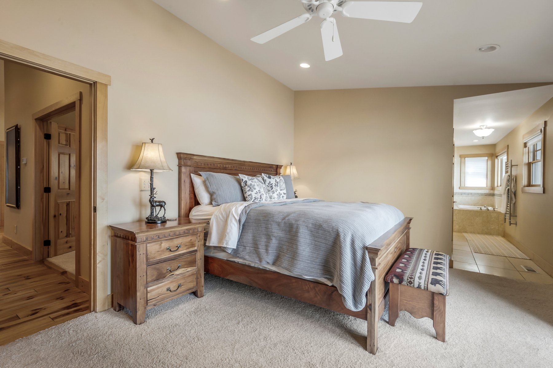 Sagle, Idaho, 83860, United States, 5 Bedrooms Bedrooms, ,6 BathroomsBathrooms,Residential,For Sale,1978919