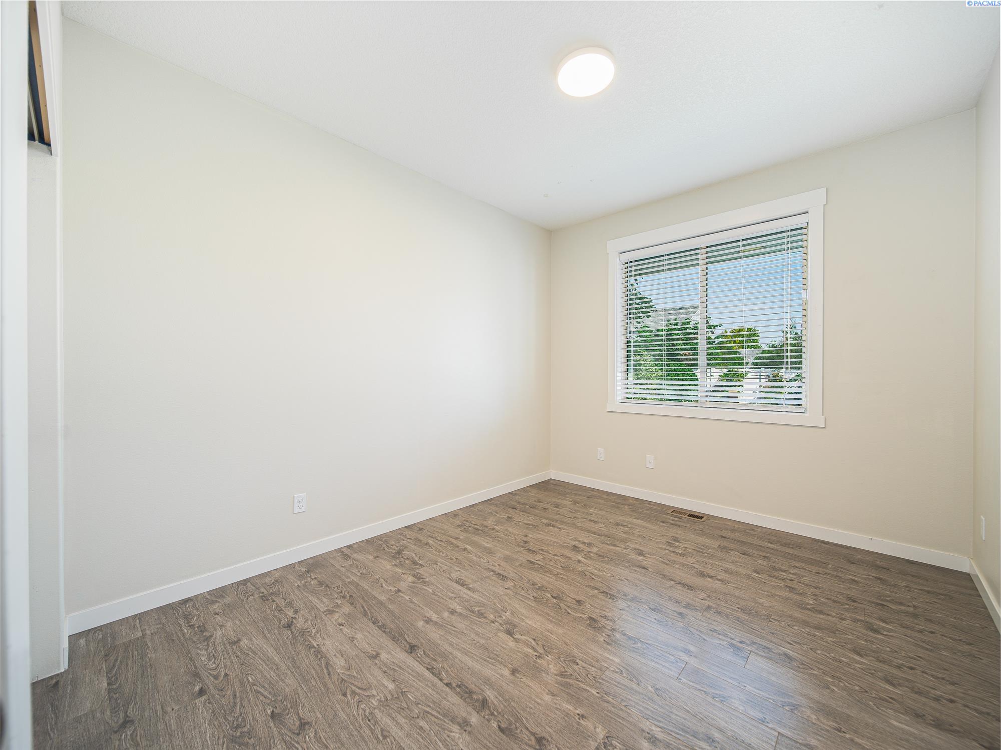 Pasco, Washington, 99301, United States, 4 Bedrooms Bedrooms, ,3 BathroomsBathrooms,Residential,For Sale,1933417