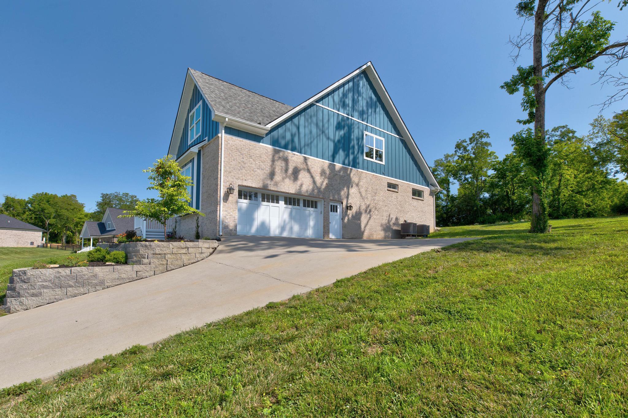 Richmond, Kentucky, 40475, United States, 4 Bedrooms Bedrooms, ,6 BathroomsBathrooms,Residential,For Sale,1971513