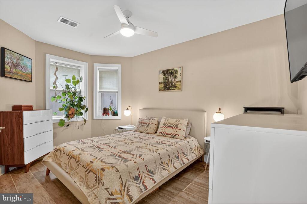 Washington, District of Columbia, 20002, United States, 2 Bedrooms Bedrooms, ,2 BathroomsBathrooms,Residential,For Sale,2002481