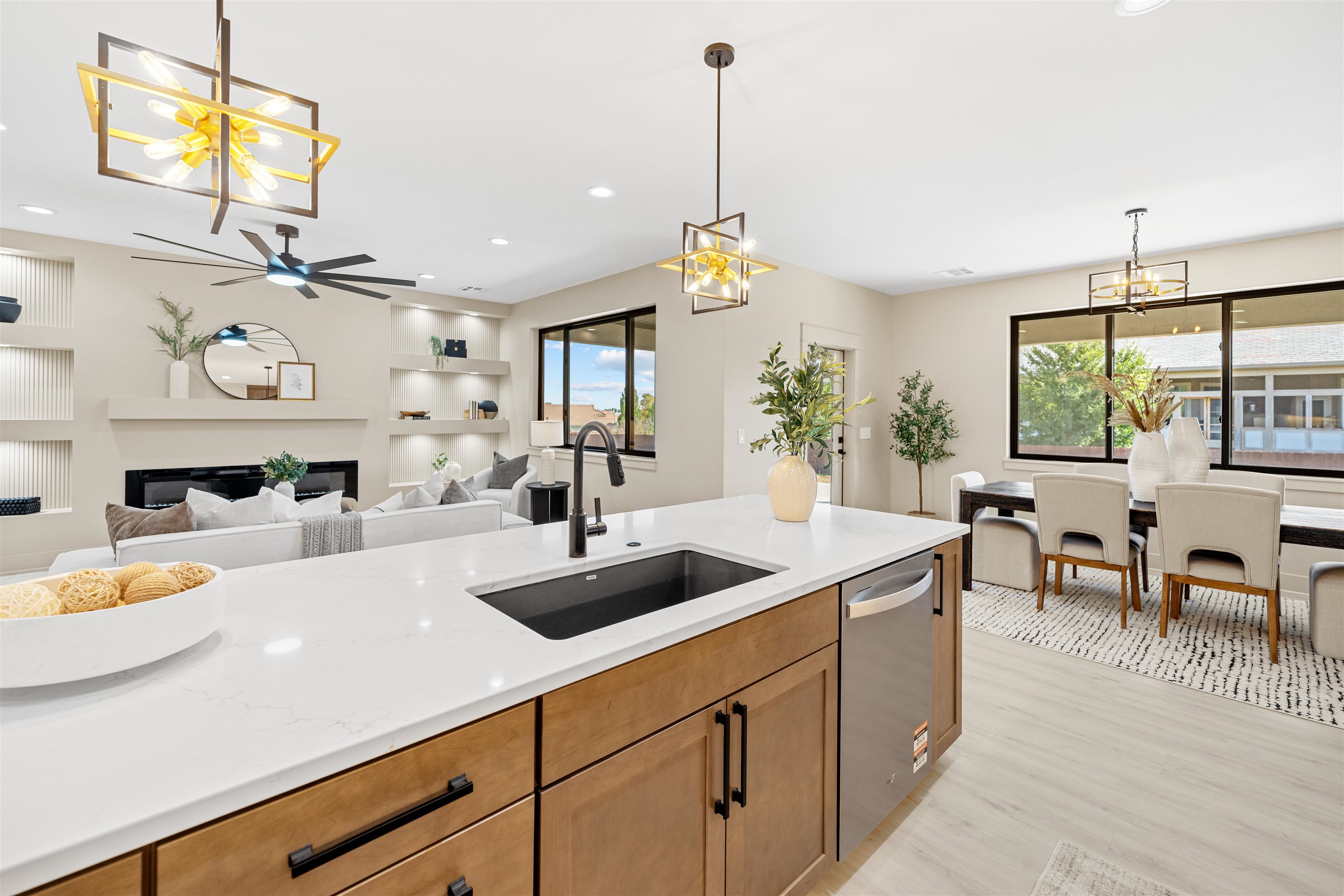 Salina, Kansas, 67401, United States, 3 Bedrooms Bedrooms, ,3 BathroomsBathrooms,Residential,For Sale,1956761