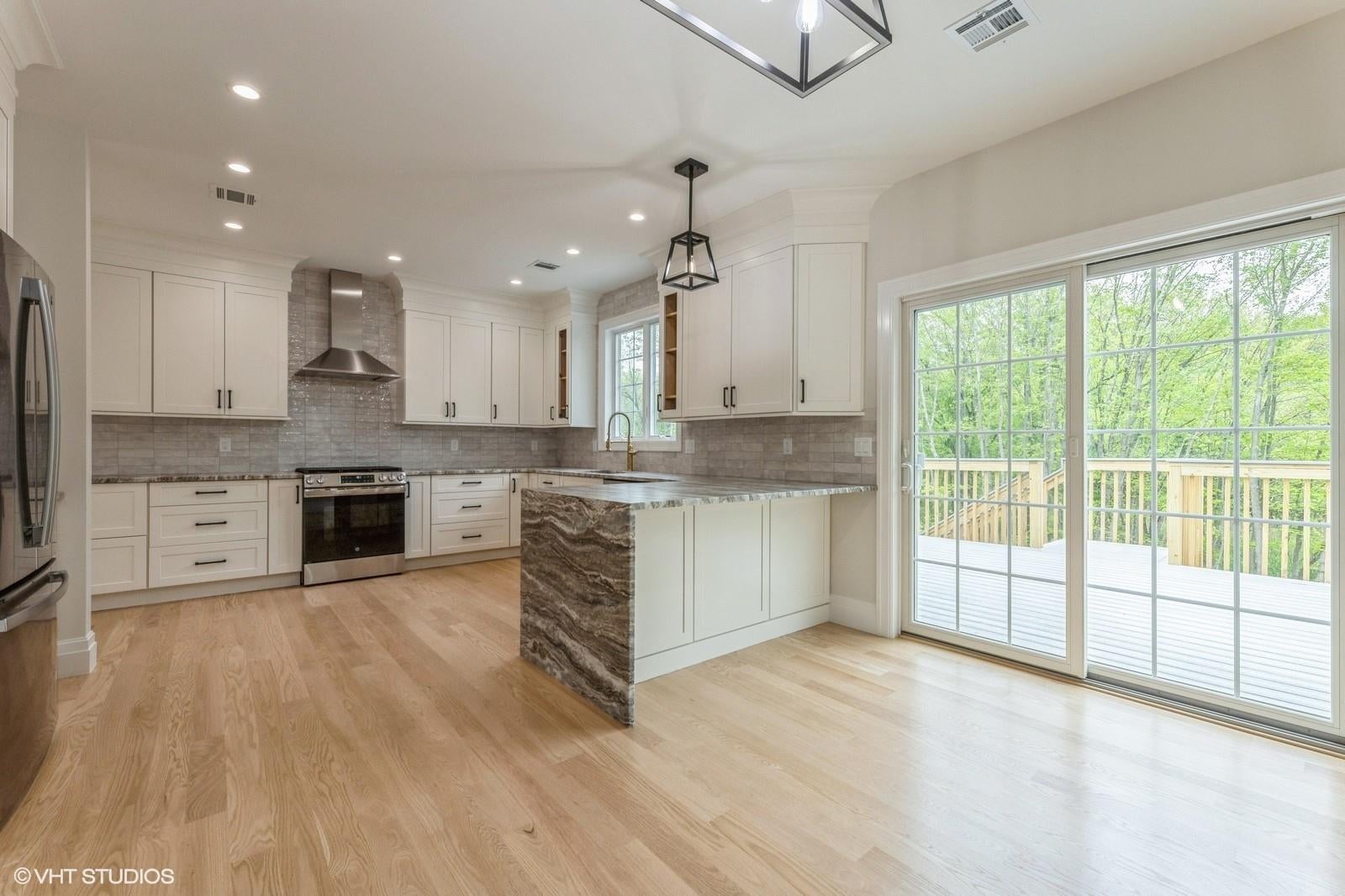 Valley Cottage, New York, 10989, United States, 4 Bedrooms Bedrooms, ,3 BathroomsBathrooms,Residential,For Sale,1823419