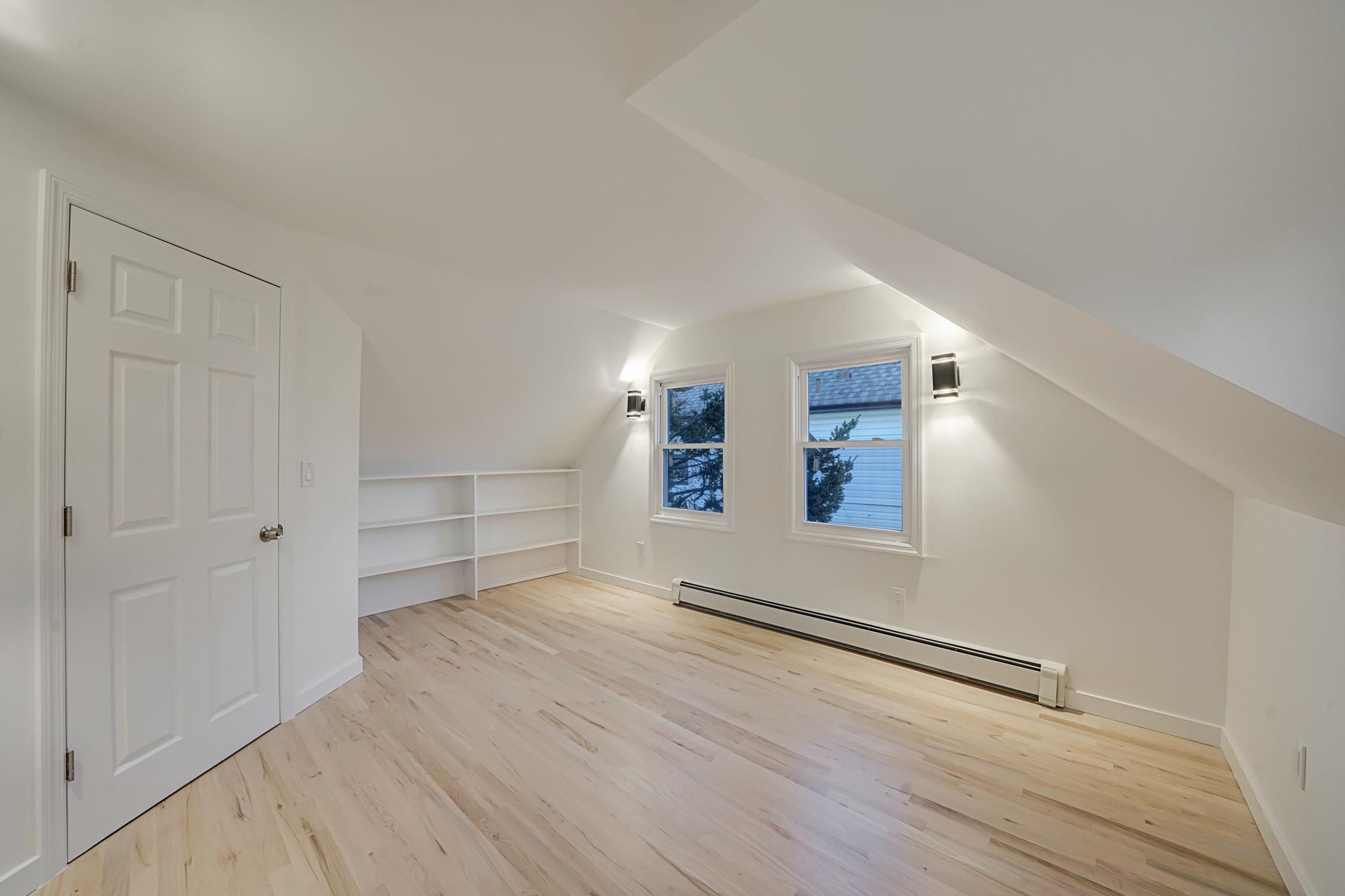 Valley Stream, New York, 11580, United States, 4 Bedrooms Bedrooms, ,2 BathroomsBathrooms,Residential,For Sale,1744185