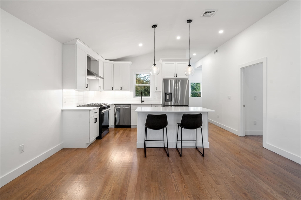 Waltham, Massachusetts, 02451, United States, 3 Bedrooms Bedrooms, ,2 BathroomsBathrooms,Residential,For Sale,1960528