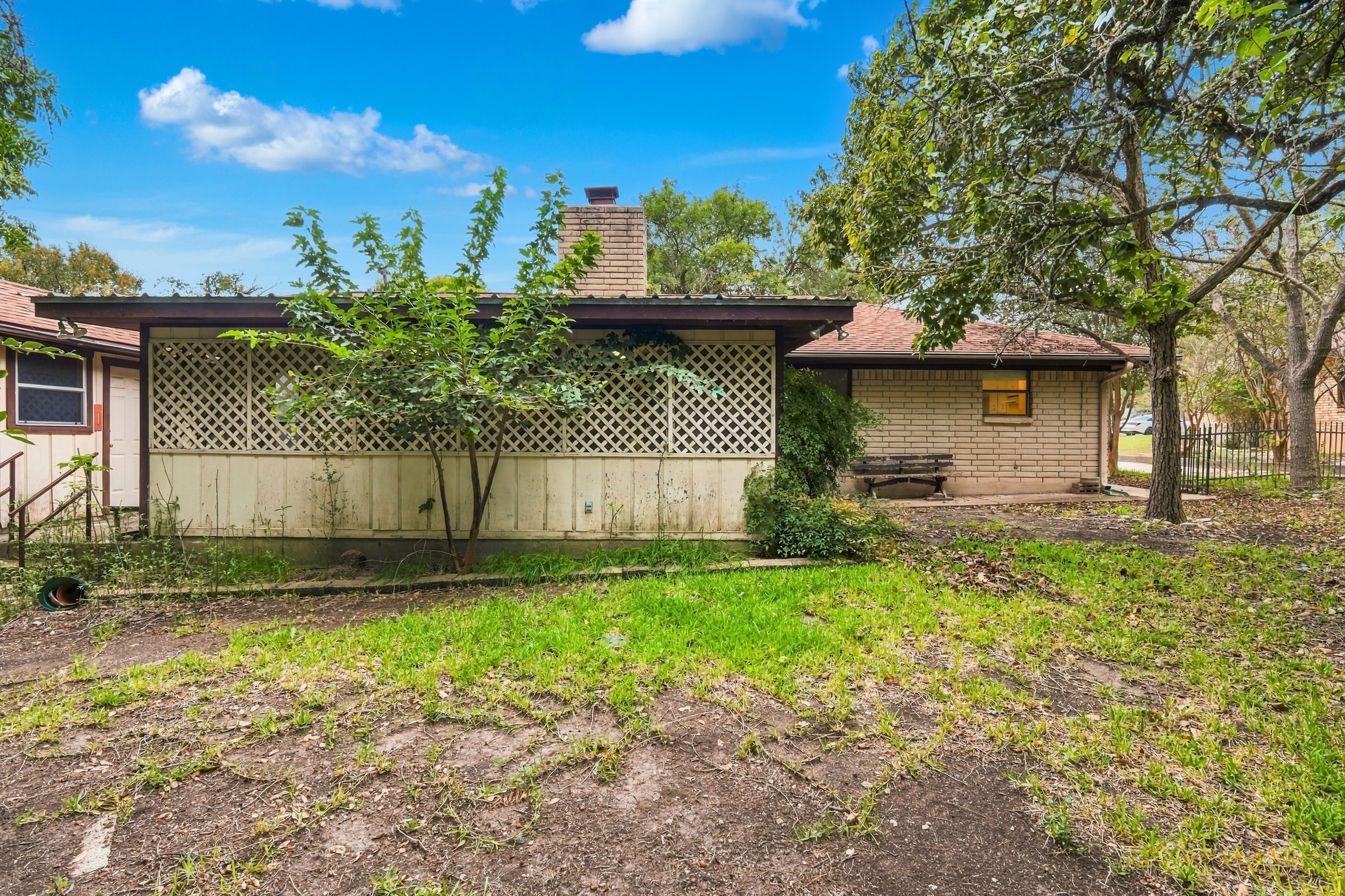  Spacious Living on .33 Acres - 物件實景