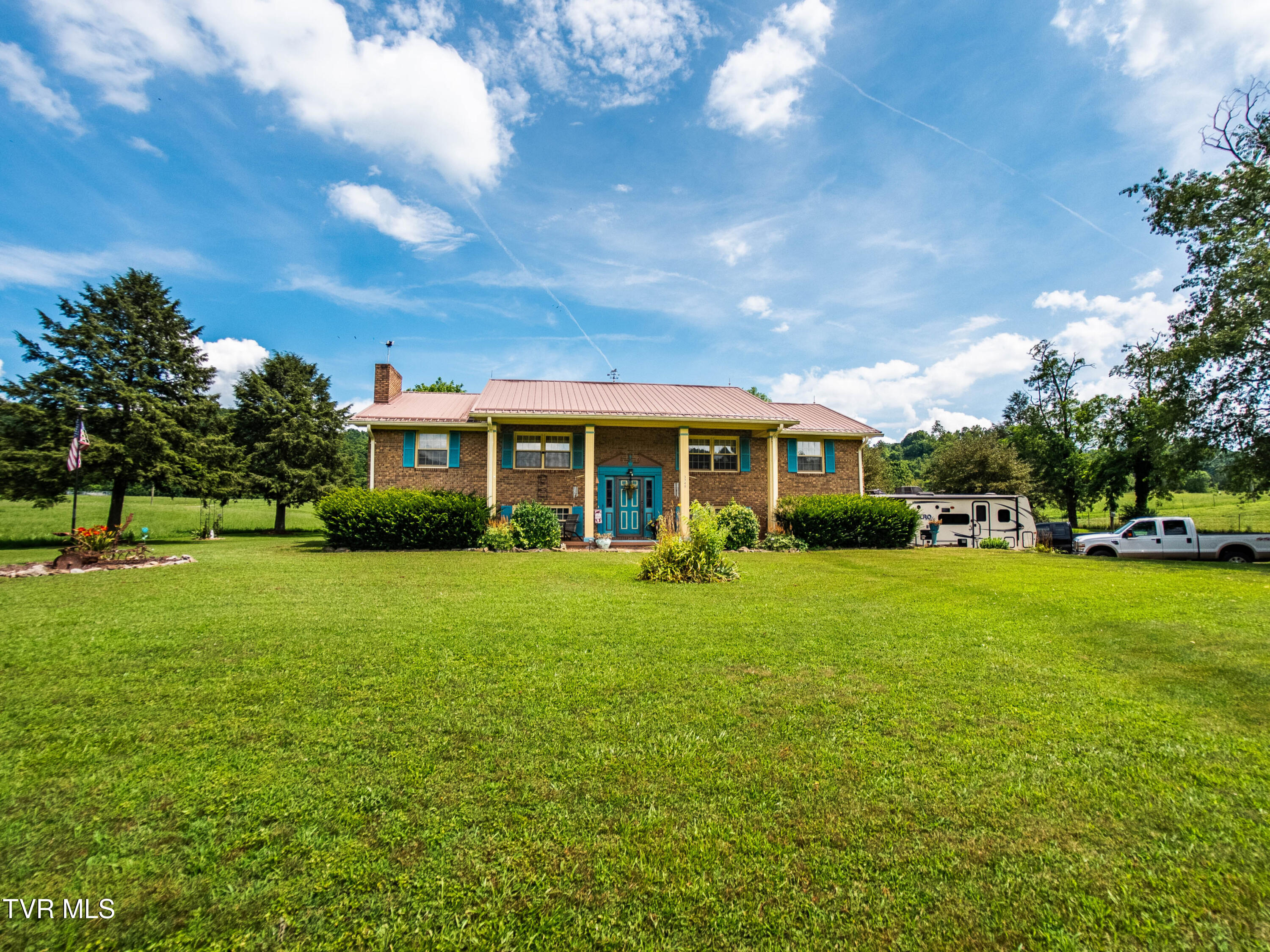Surgoinsville, Tennessee, 37873, United States, 3 Bedrooms Bedrooms, ,3 BathroomsBathrooms,Residential,For Sale,1937059