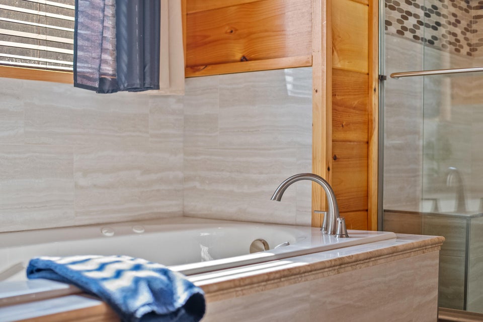 Sevierville, Tennessee, 37876, United States, 4 Bedrooms Bedrooms, ,6 BathroomsBathrooms,Residential,For Sale,1976346