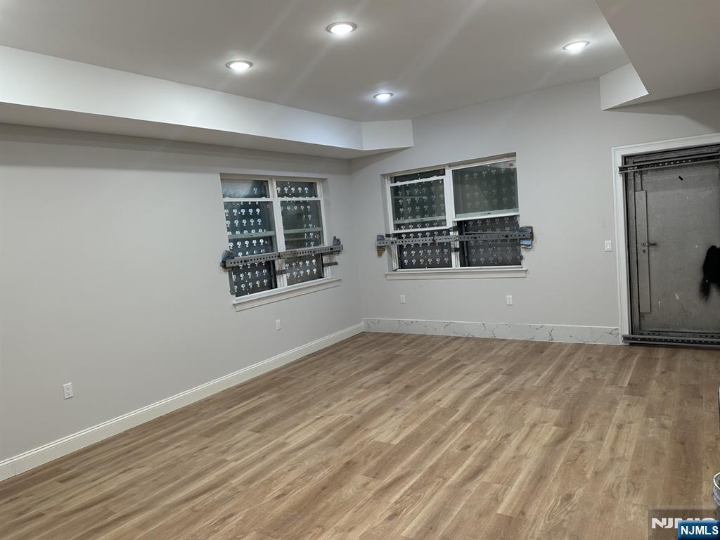 Newark, New Jersey, 07103, United States, 6 Bedrooms Bedrooms, ,5 BathroomsBathrooms,Residential,For Sale,1928063