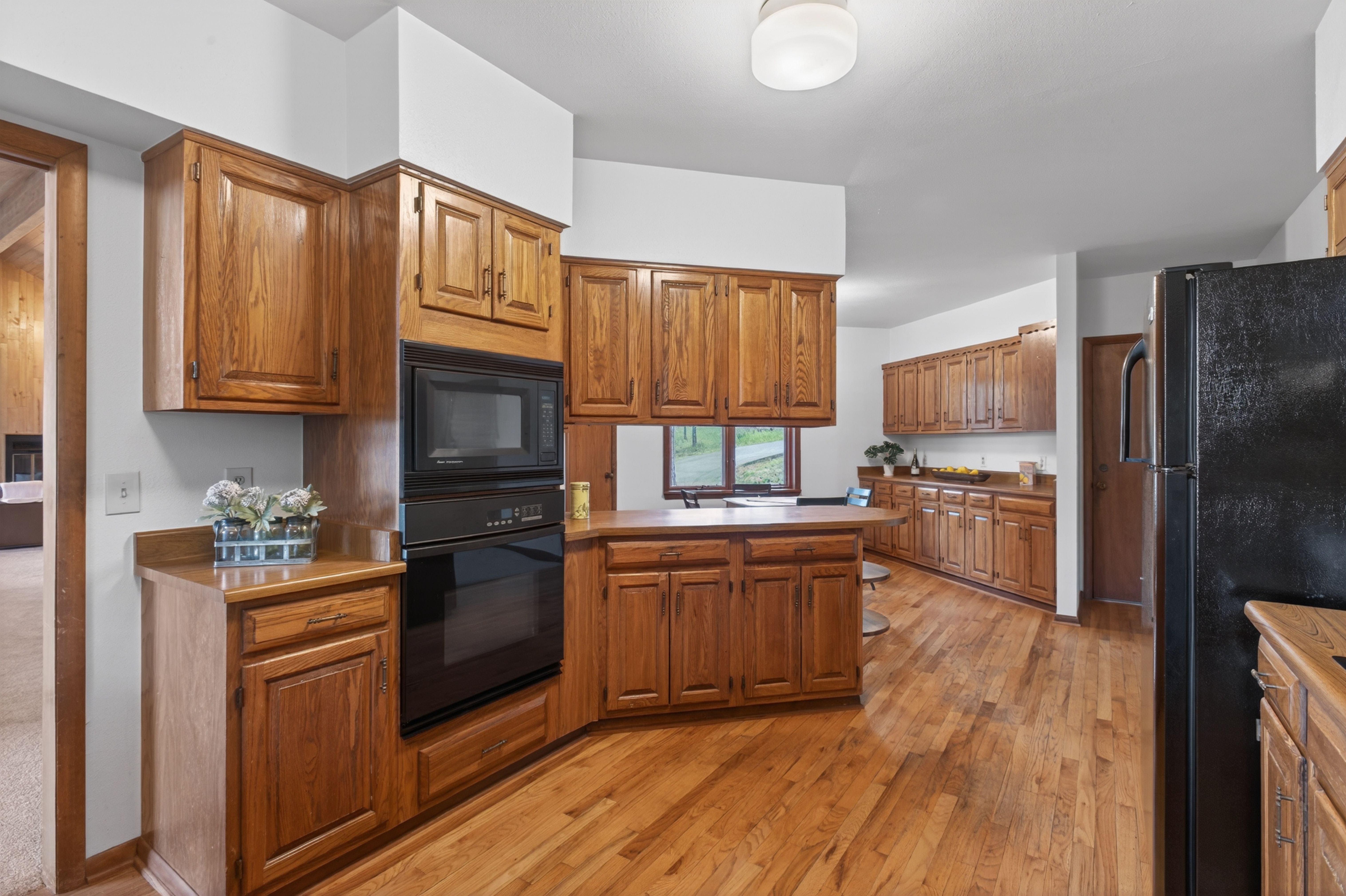  Ranch-style Custom Home on 1.16 Acre Sunny and Treed Lot in Genesee - 物件實景