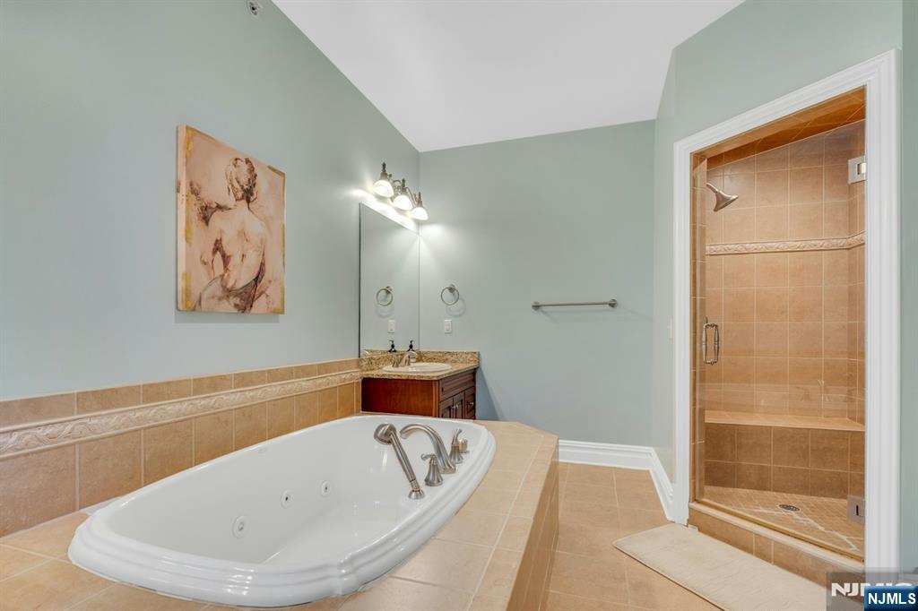 Morristown Town, New Jersey, 07960, United States, 2 Bedrooms Bedrooms, ,3 BathroomsBathrooms,Residential,For Sale,1787581