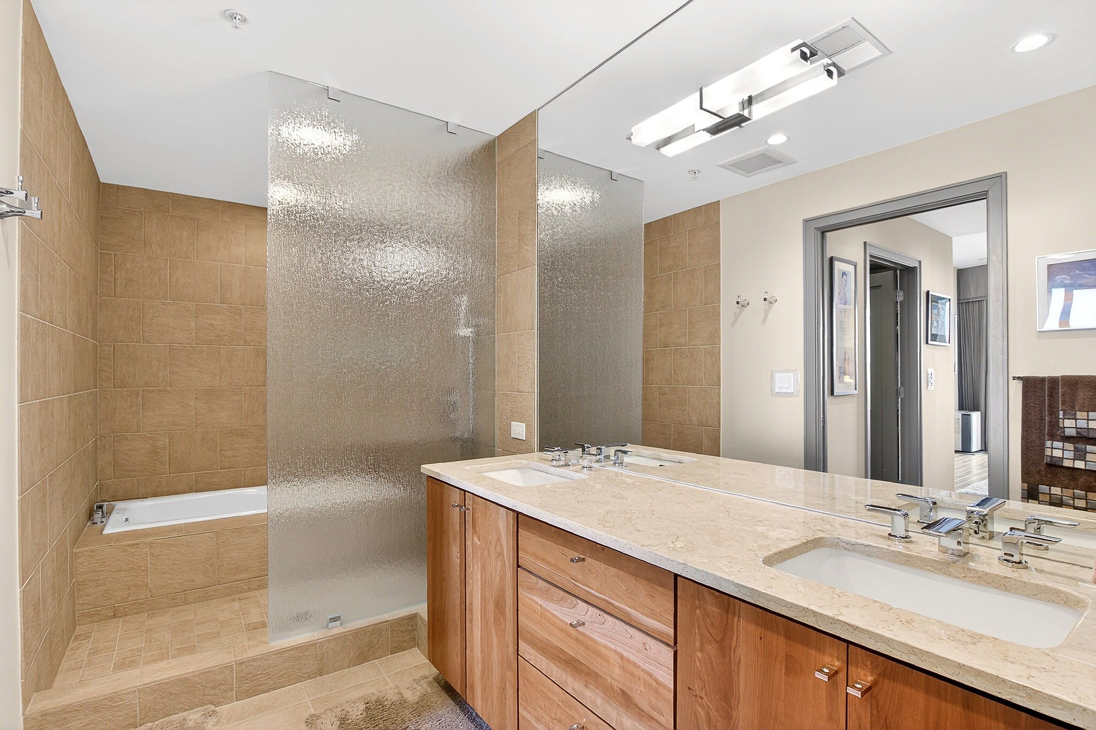  Immaculate Two Bedroom with Dedicated Office/Den at Sought-after Terminus - 物件實景