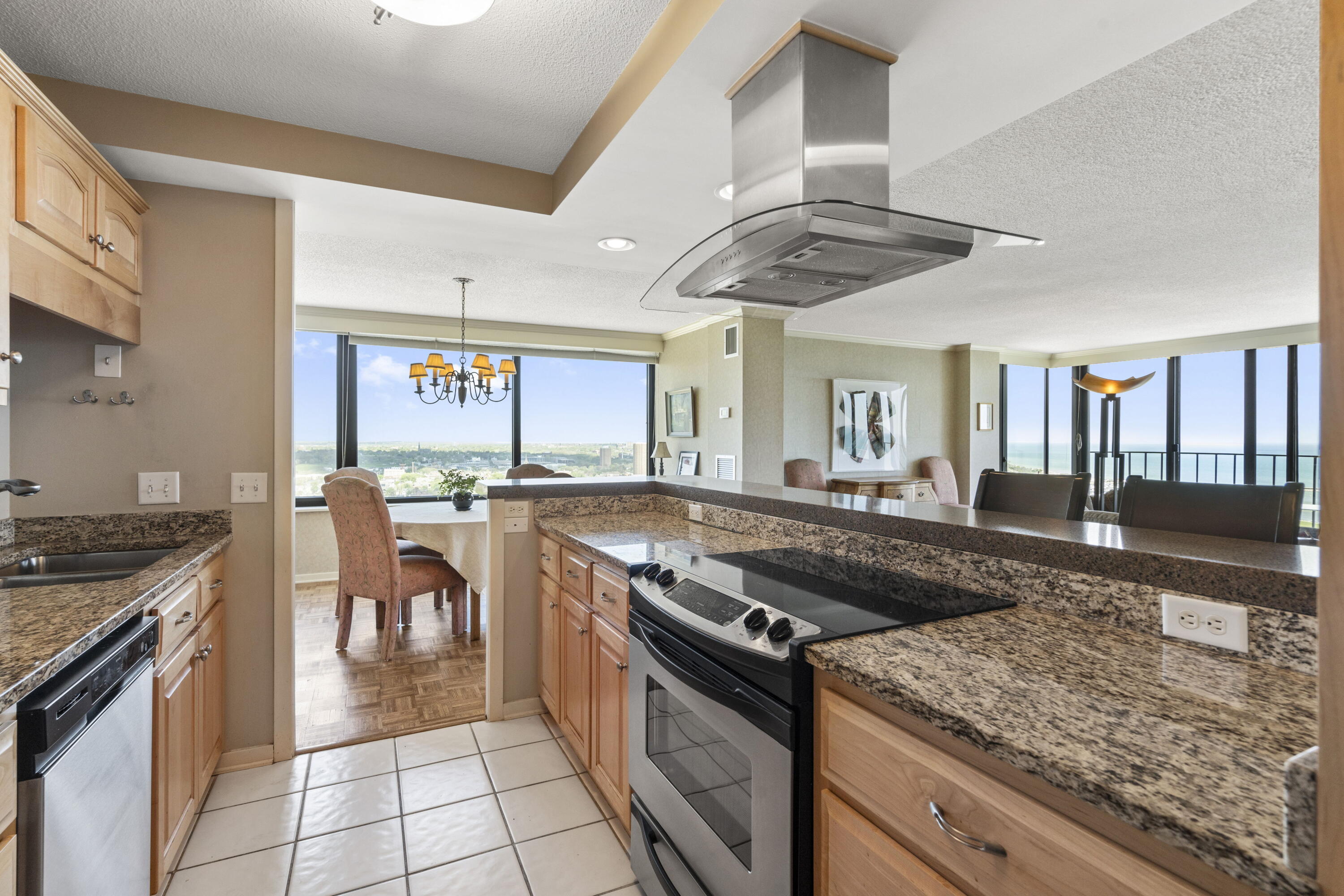 Milwaukee, Wisconsin, 53202, United States, 5 Bedrooms Bedrooms, ,5 BathroomsBathrooms,Residential,For Sale,1827277