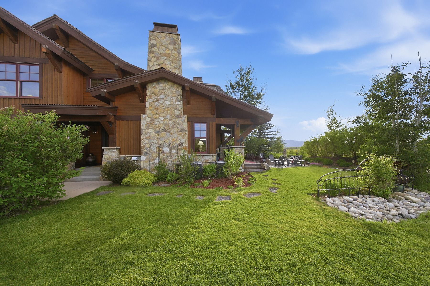  Luxury Home with Oversized Lot - 物件實景